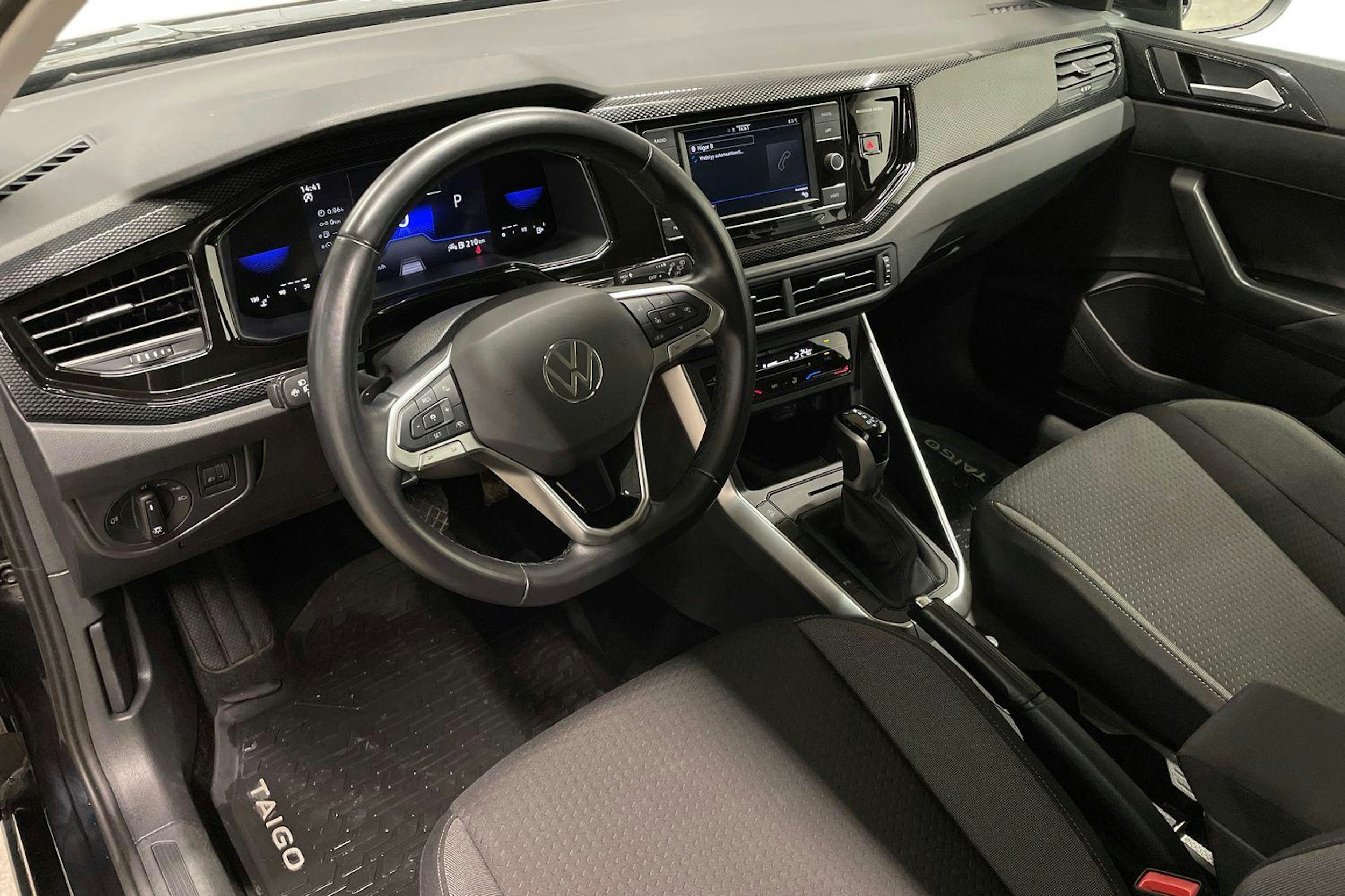 musta Volkswagen Taigo 2023 kuva 6.