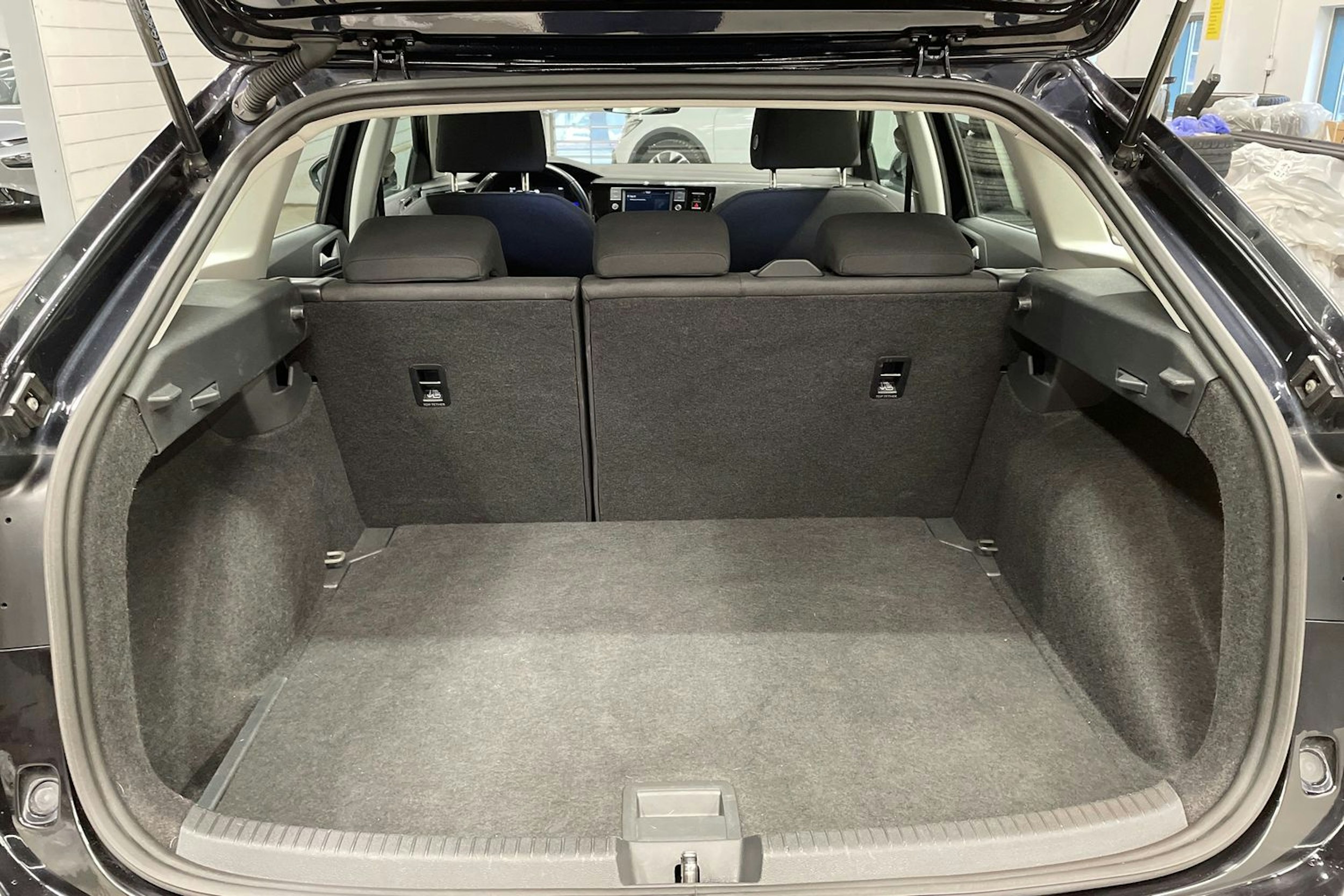 musta Volkswagen Taigo 2023 kuva 12.