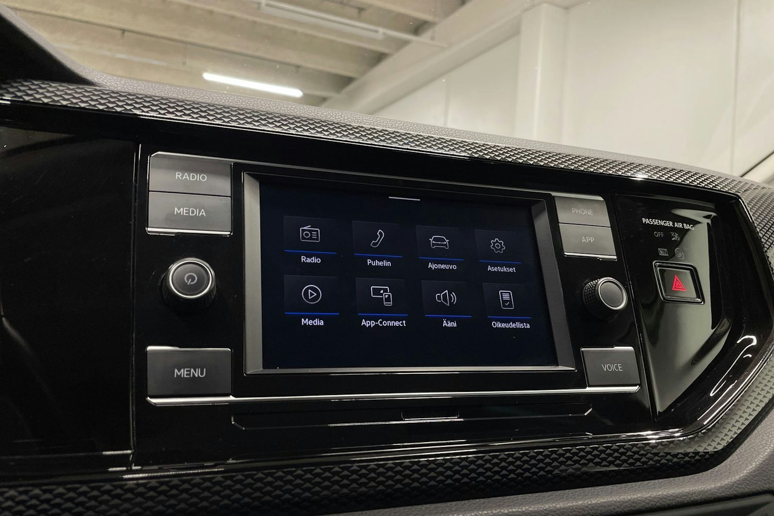 musta Volkswagen Taigo 2023 kuva 14.