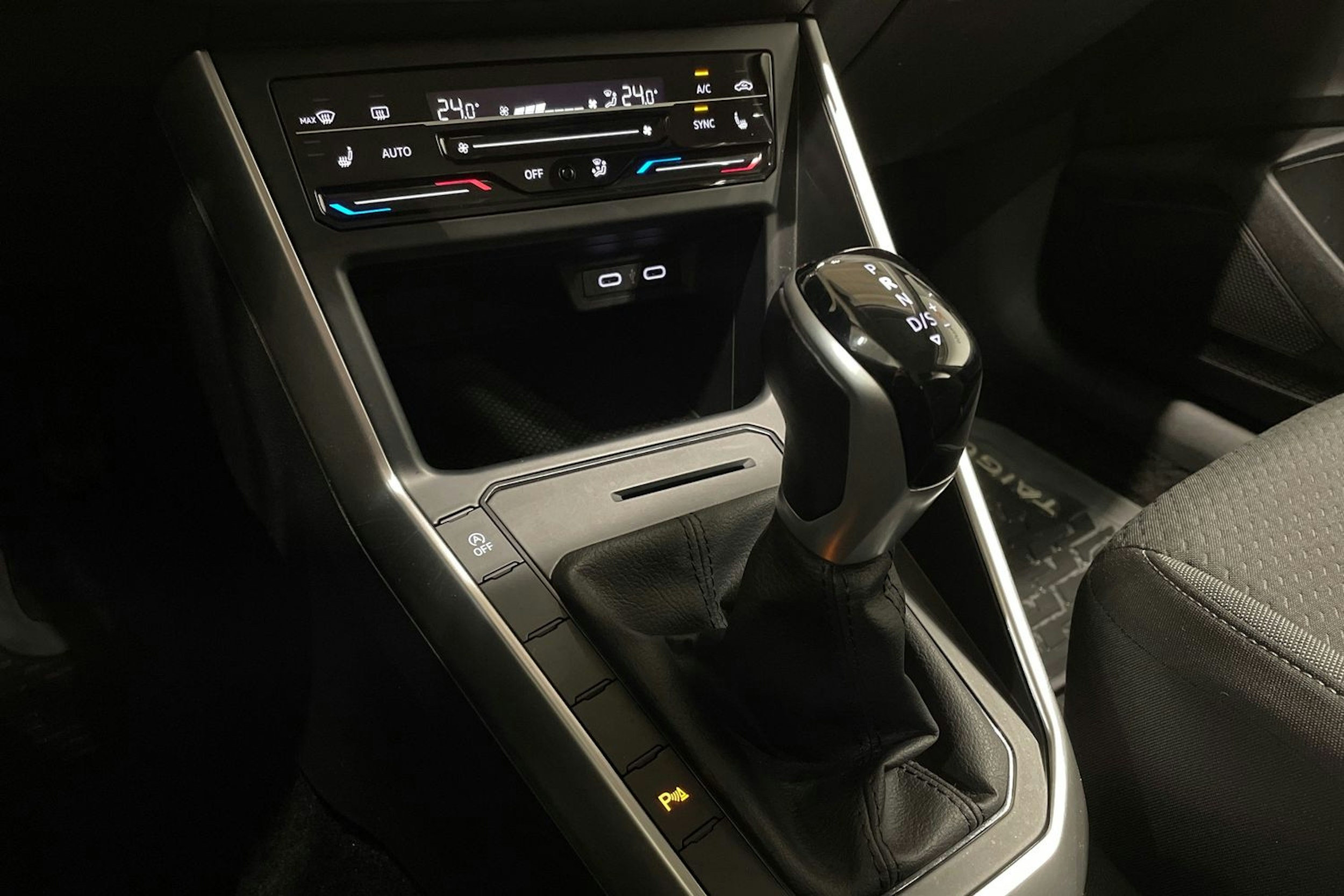 musta Volkswagen Taigo 2023 kuva 16.