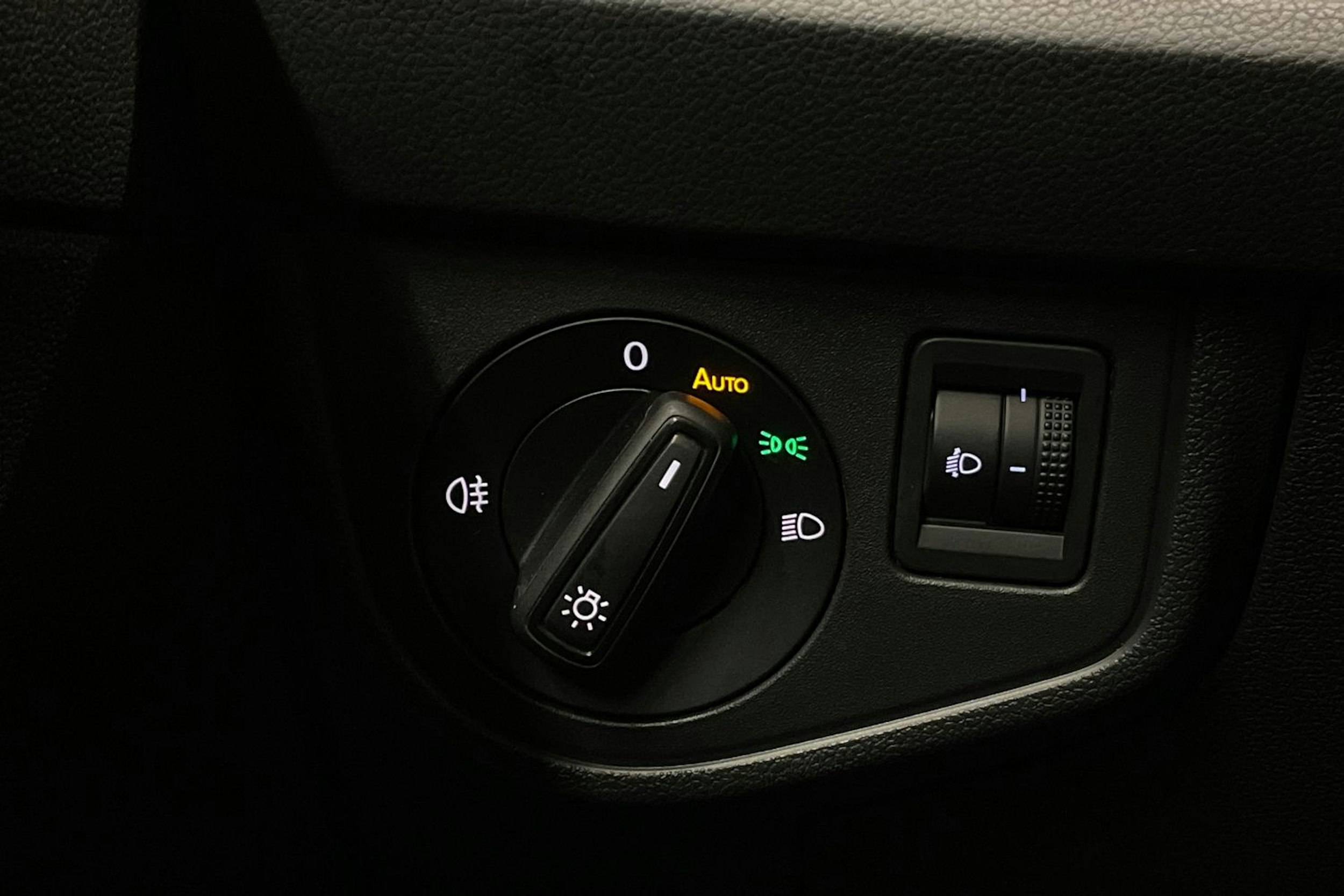 musta Volkswagen Taigo 2023 kuva 17.