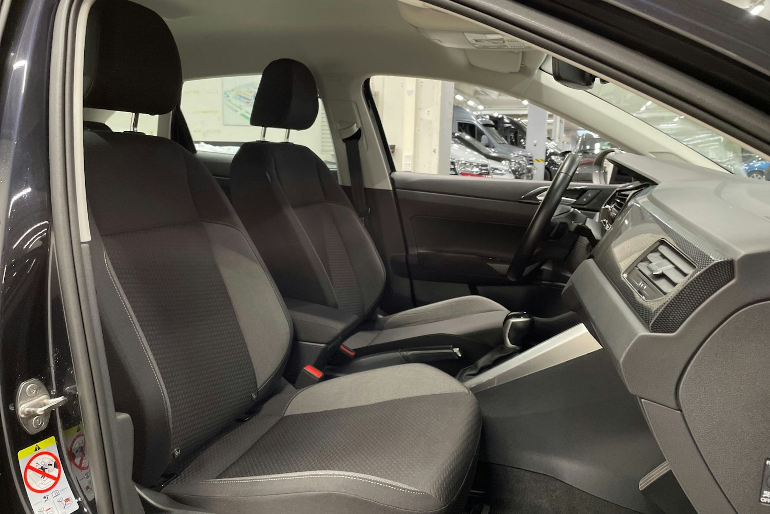 musta Volkswagen Taigo 2023 kuva 21.