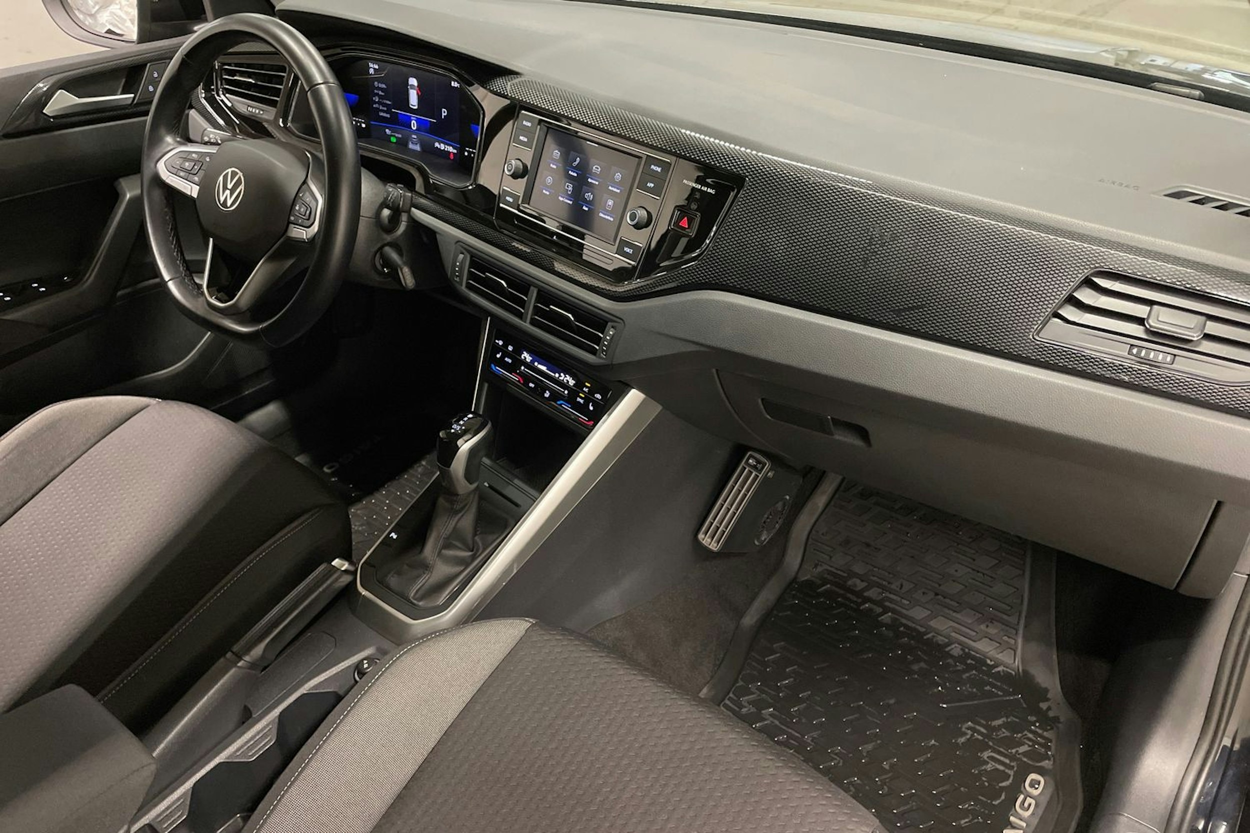 musta Volkswagen Taigo 2023 kuva 22.