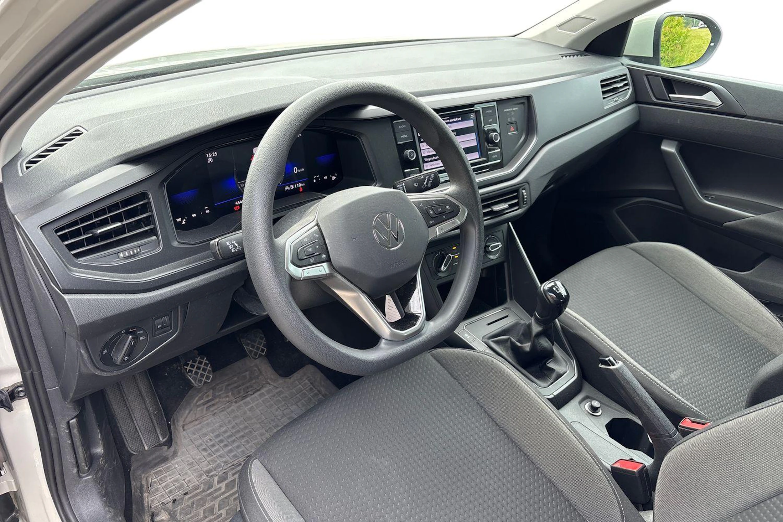 harmaa Volkswagen Taigo 2023 kuva 3.