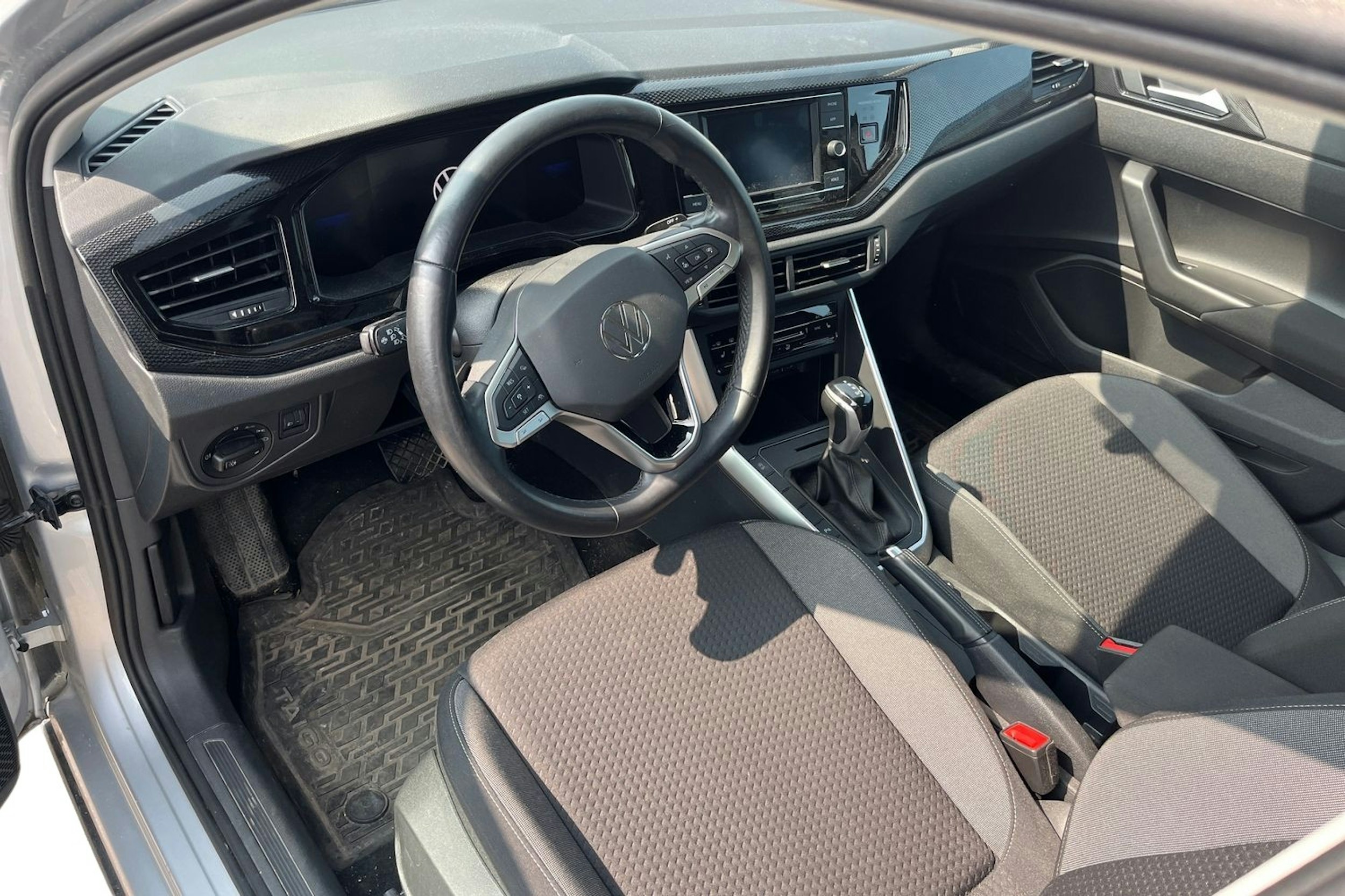 harmaa Volkswagen Taigo 2023 kuva 3.