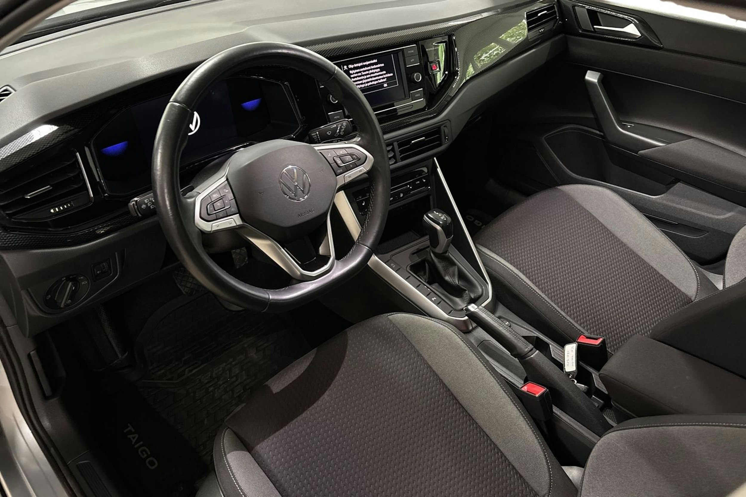 harmaa Volkswagen Taigo 2023 kuva 6.