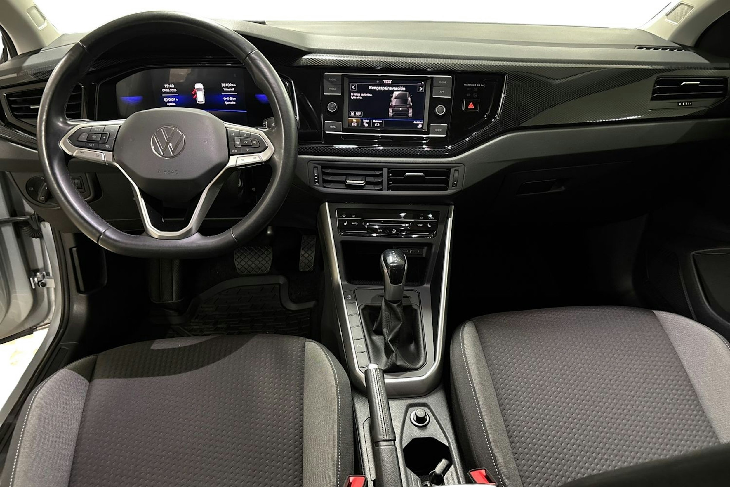 harmaa Volkswagen Taigo 2023 kuva 7.