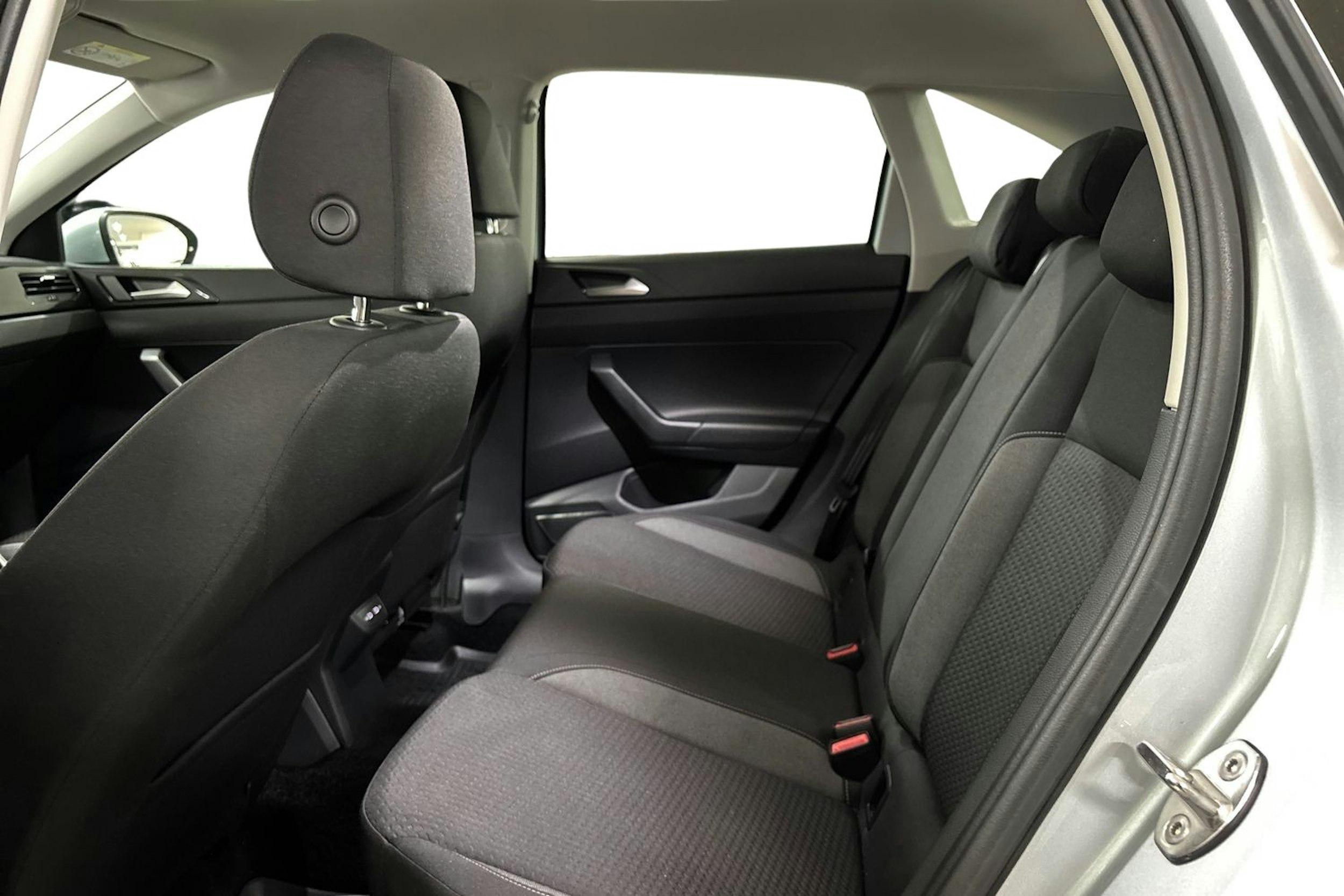harmaa Volkswagen Taigo 2023 kuva 8.