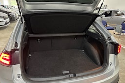 harmaa Volkswagen Taigo 2023 kuva 12.