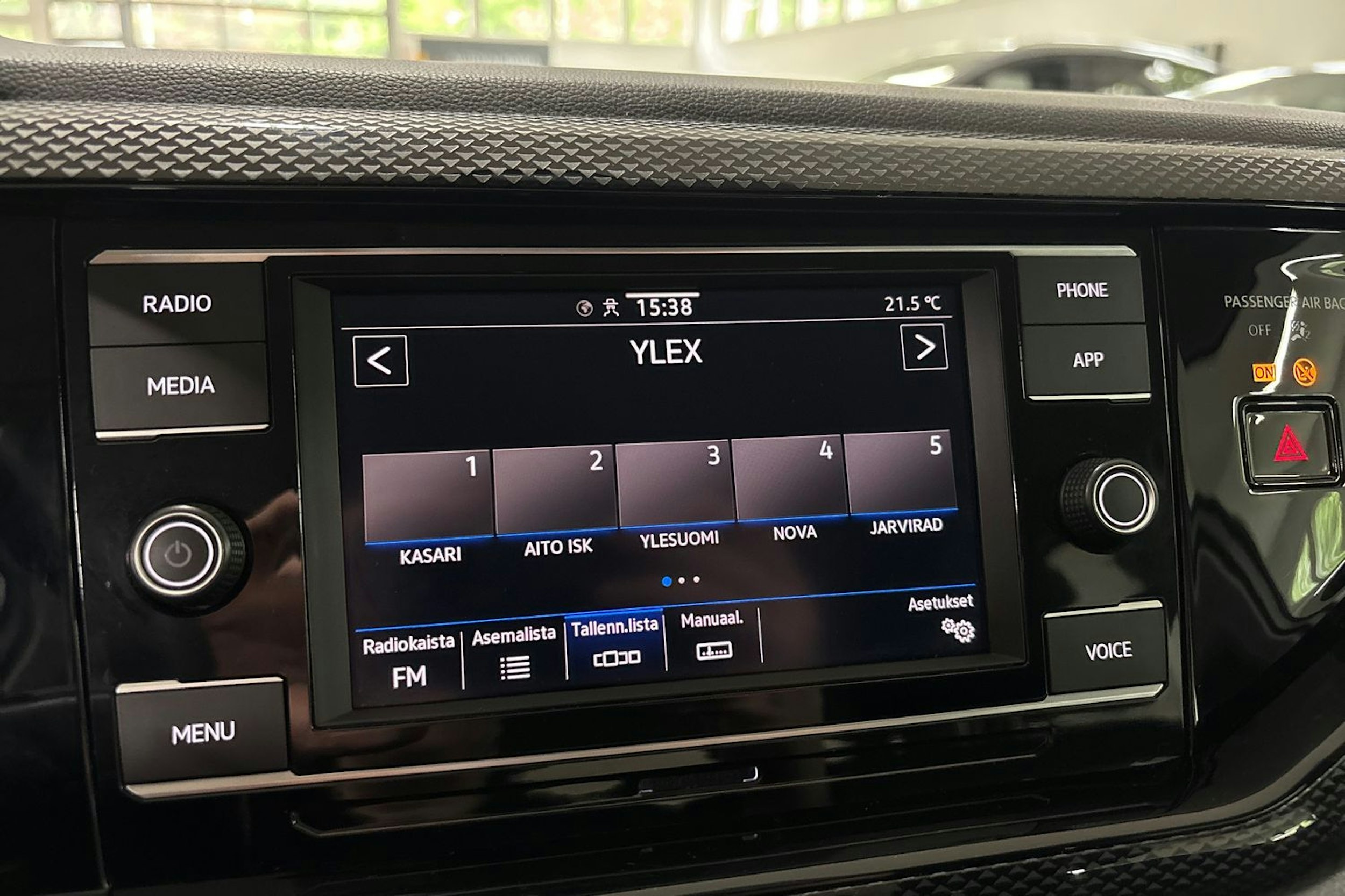 harmaa Volkswagen Taigo 2023 kuva 16.