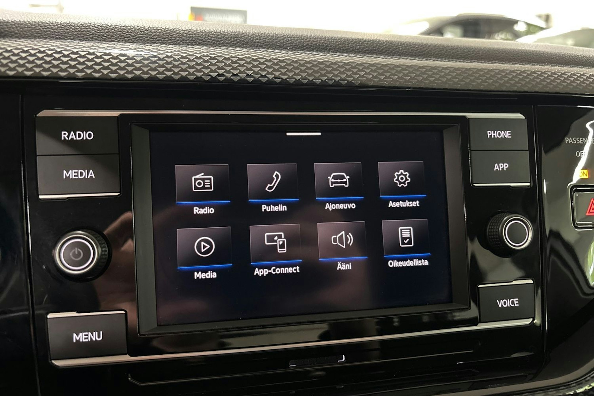 harmaa Volkswagen Taigo 2023 kuva 17.