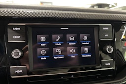 harmaa Volkswagen Taigo 2023 kuva 17.