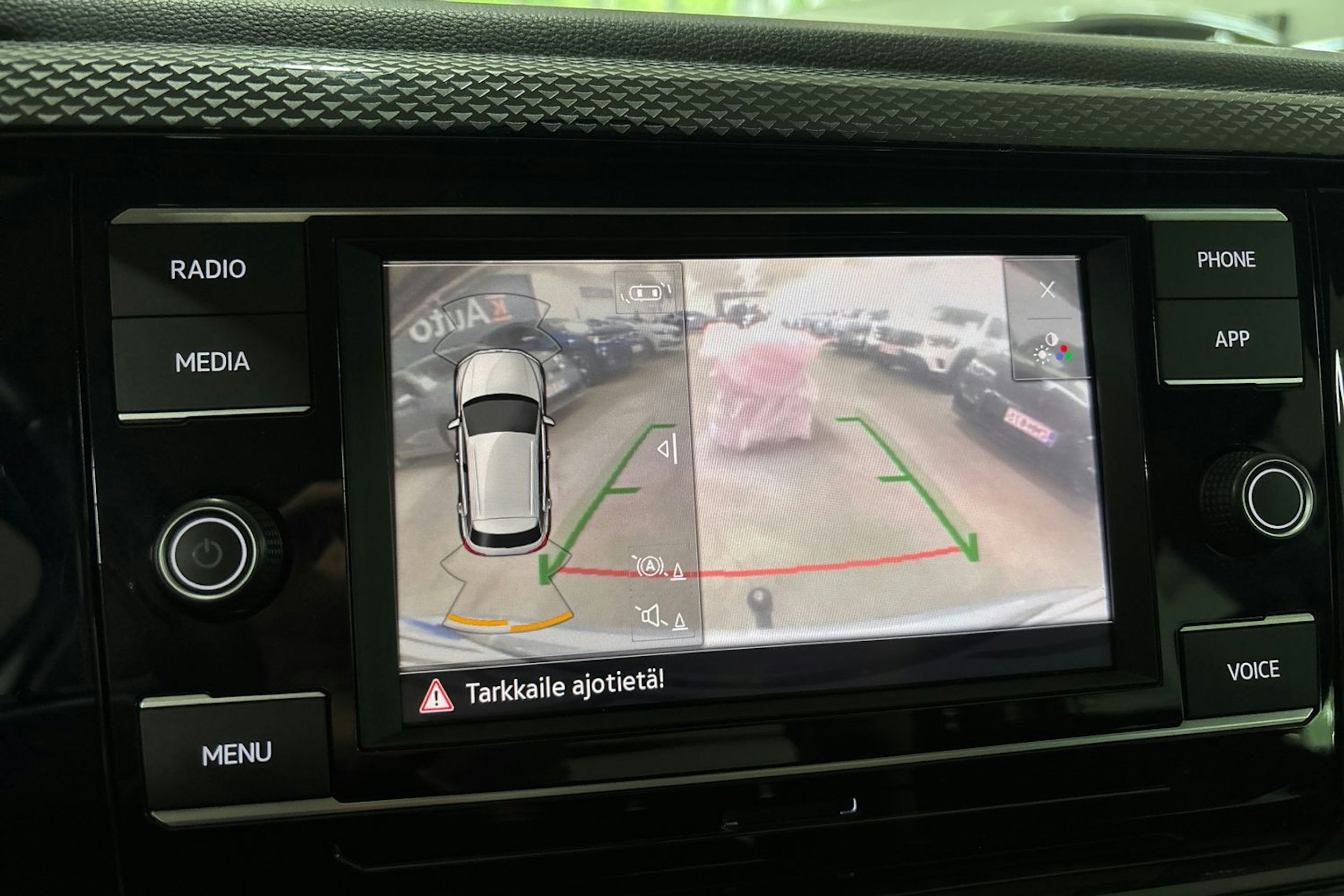 harmaa Volkswagen Taigo 2023 kuva 21.