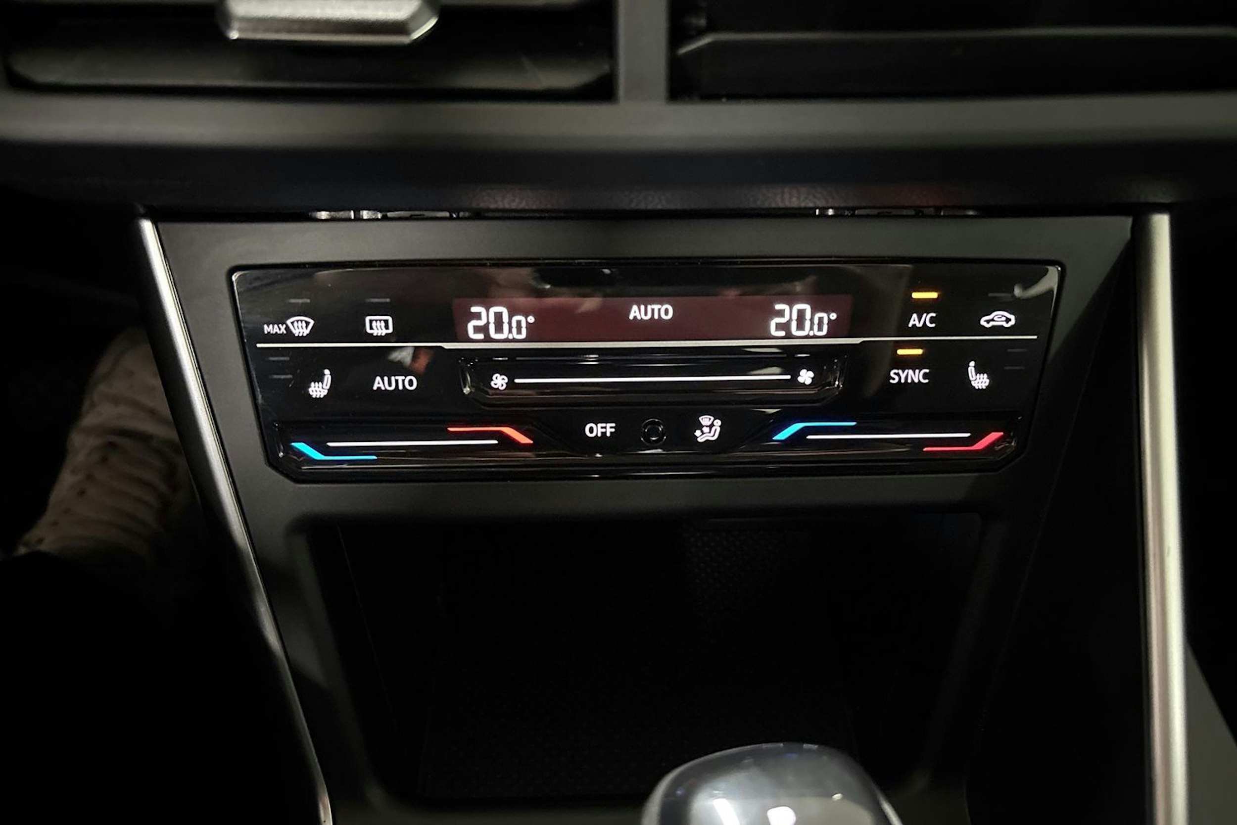 harmaa Volkswagen Taigo 2023 kuva 22.