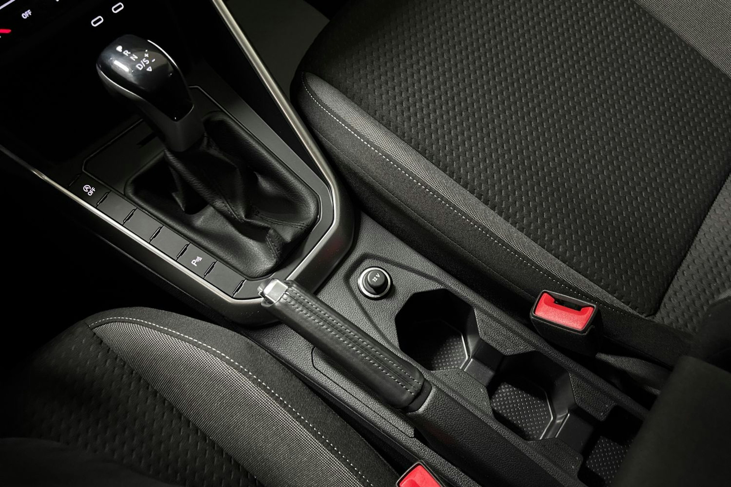 harmaa Volkswagen Taigo 2023 kuva 23.
