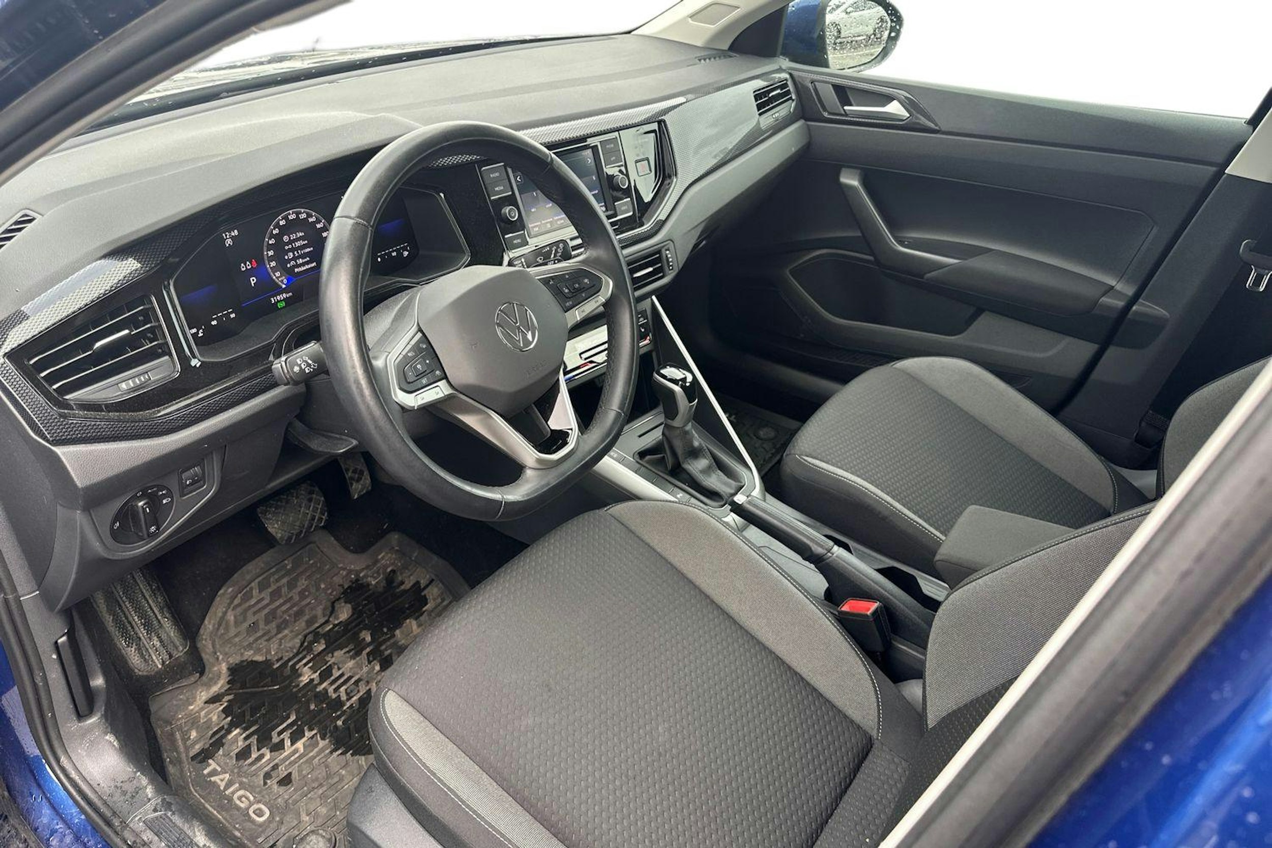 sininen Volkswagen Taigo 2023 kuva 3.