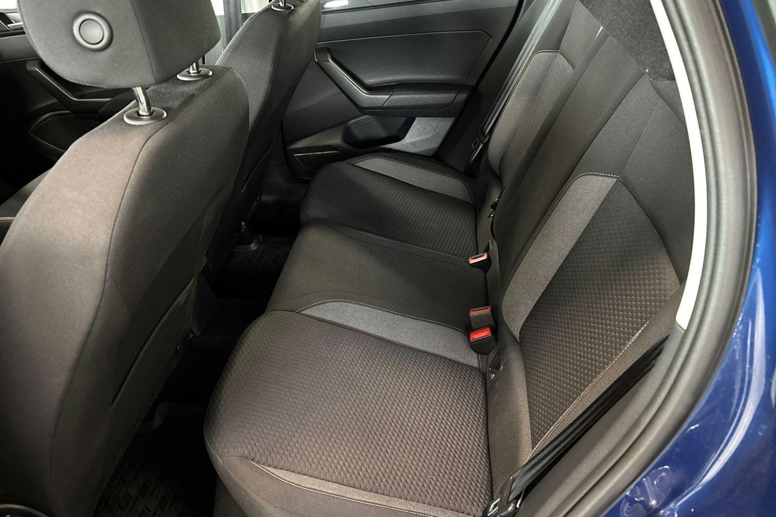 sininen Volkswagen Taigo 2023 kuva 8.