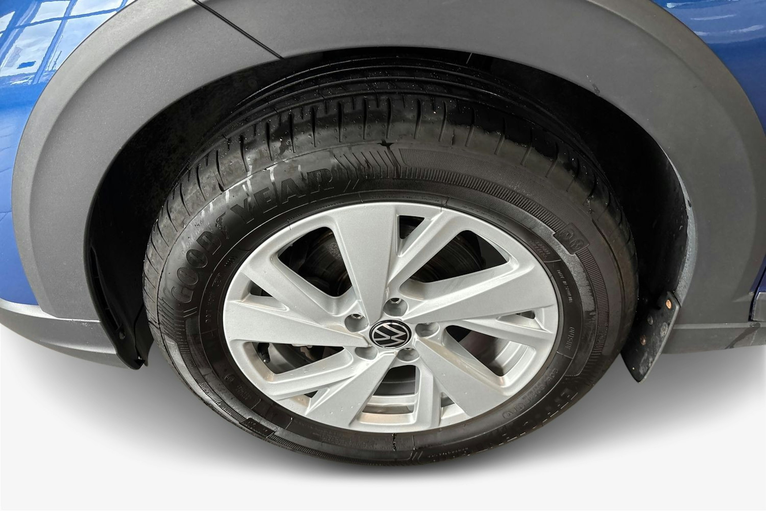 sininen Volkswagen Taigo 2023 kuva 9.