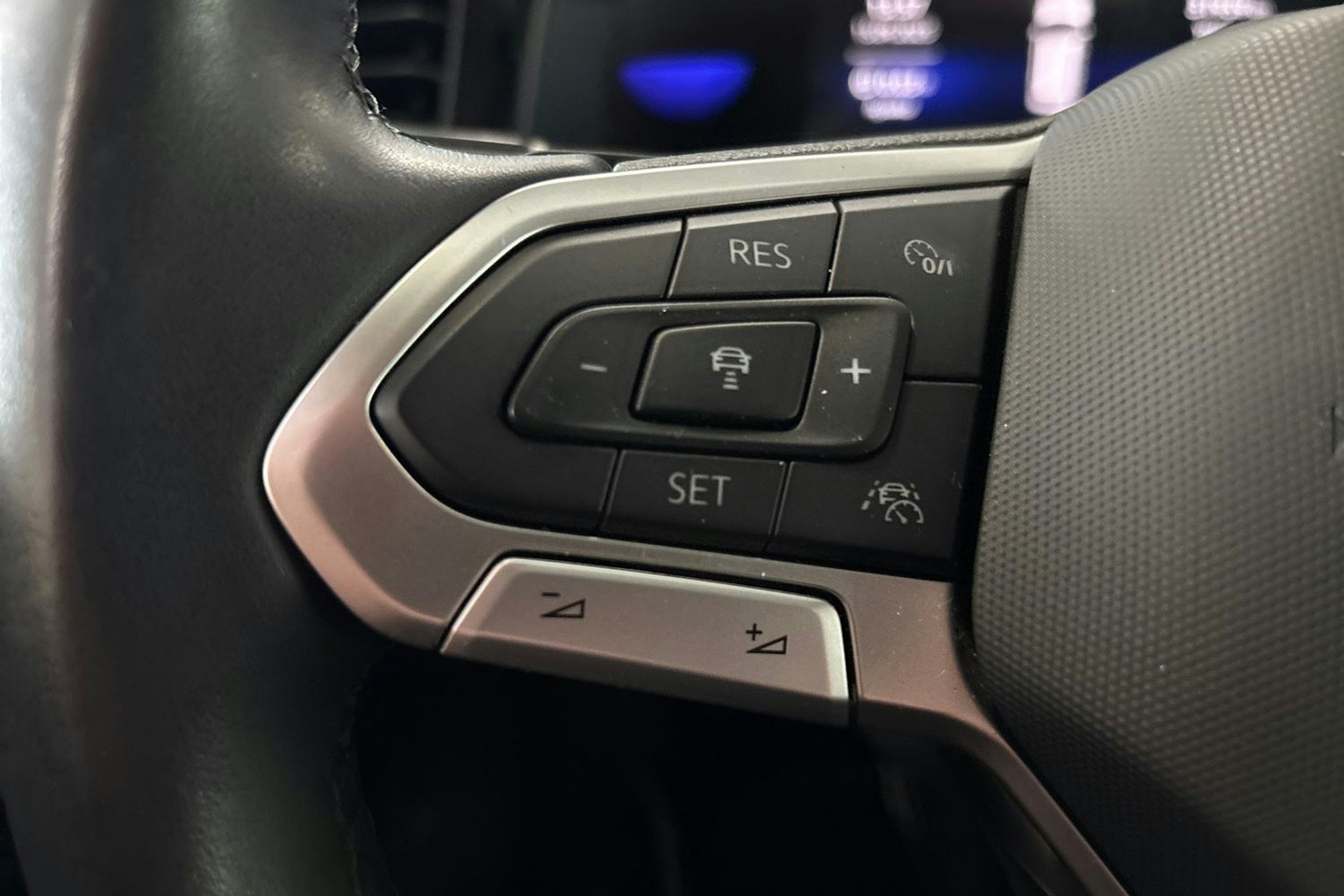 sininen Volkswagen Taigo 2023 kuva 13.