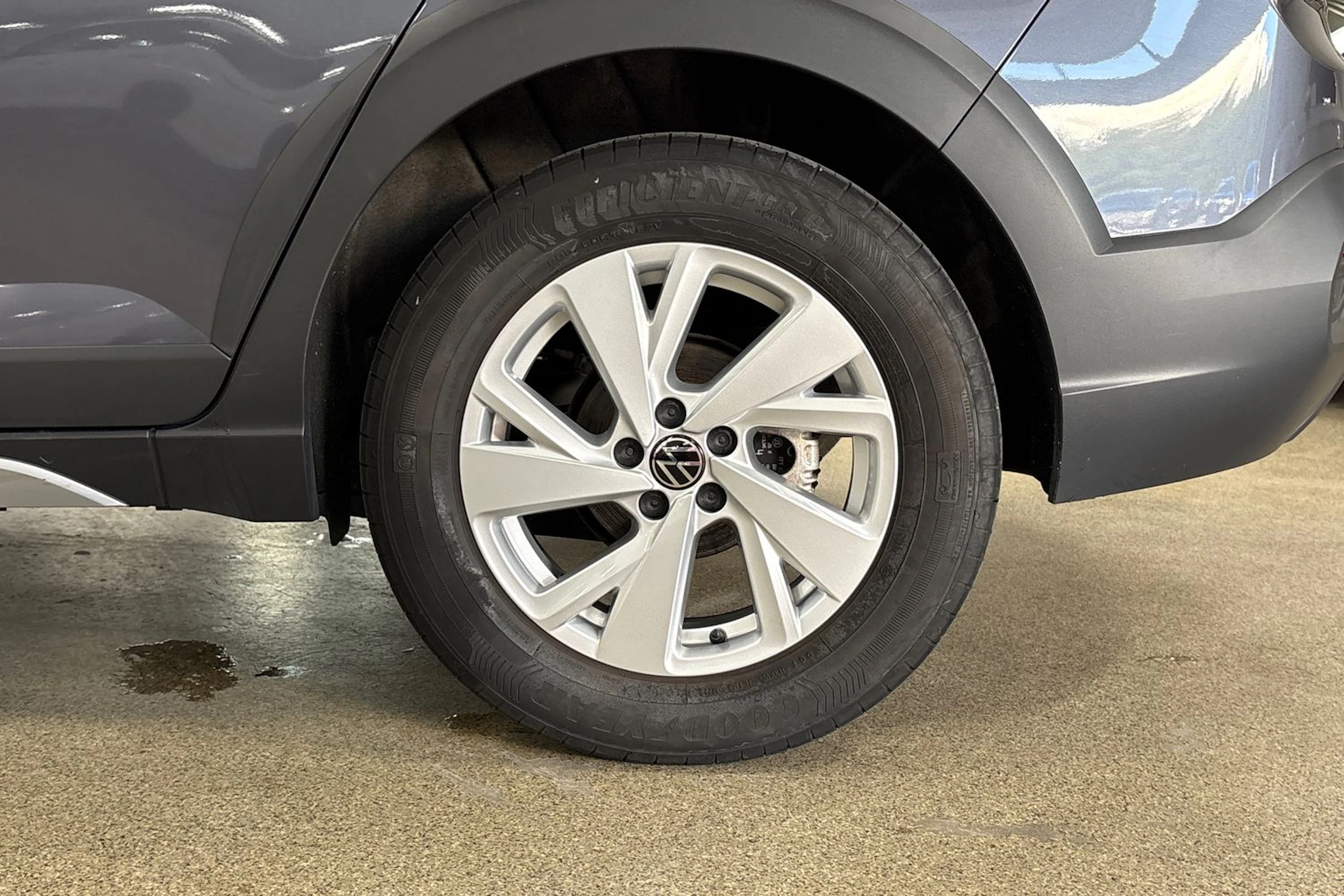 Harmaa Volkswagen TAIGO 2023 kuva 10.