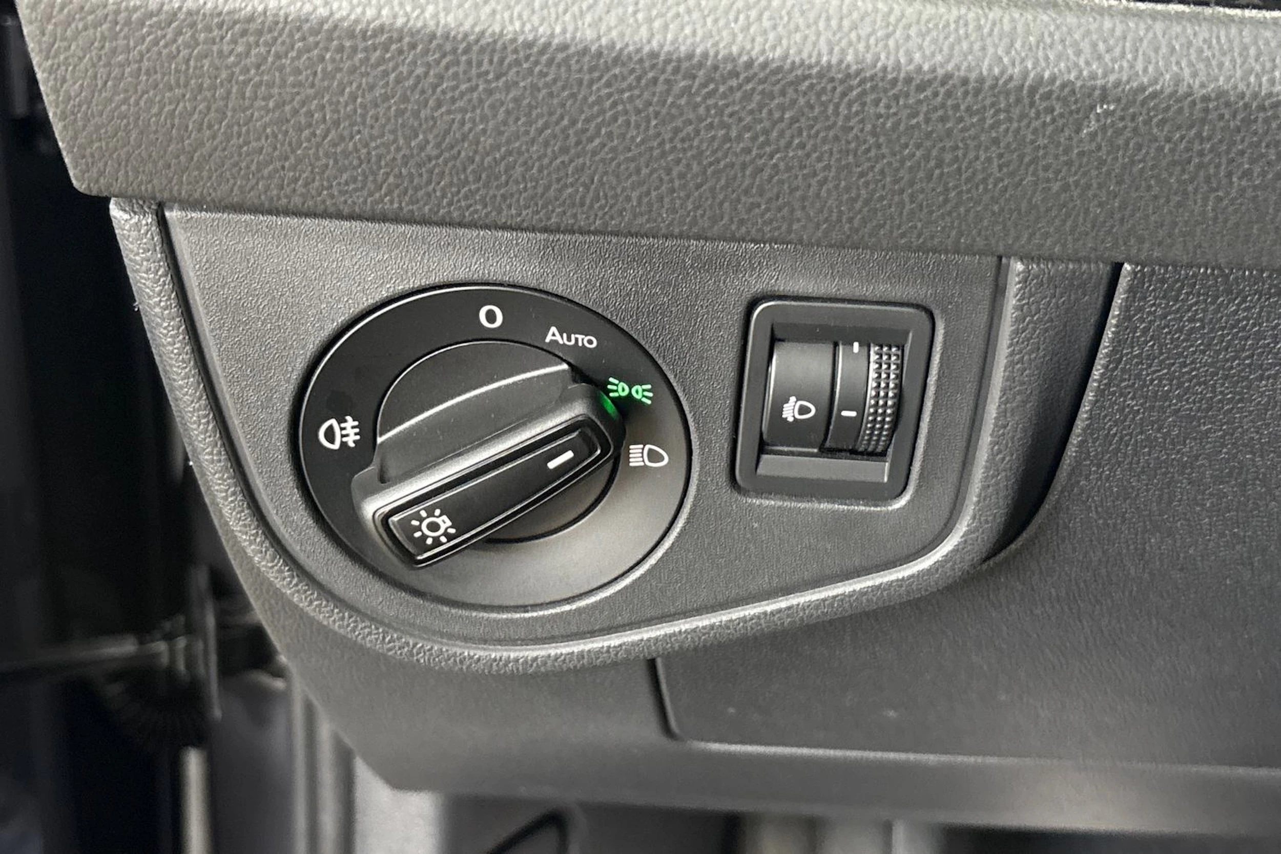 Harmaa Volkswagen TAIGO 2023 kuva 19.