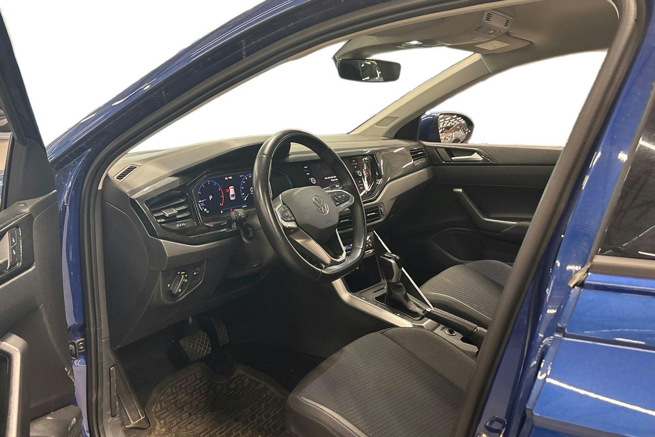 sininen Volkswagen Taigo 2023 kuva 3.
