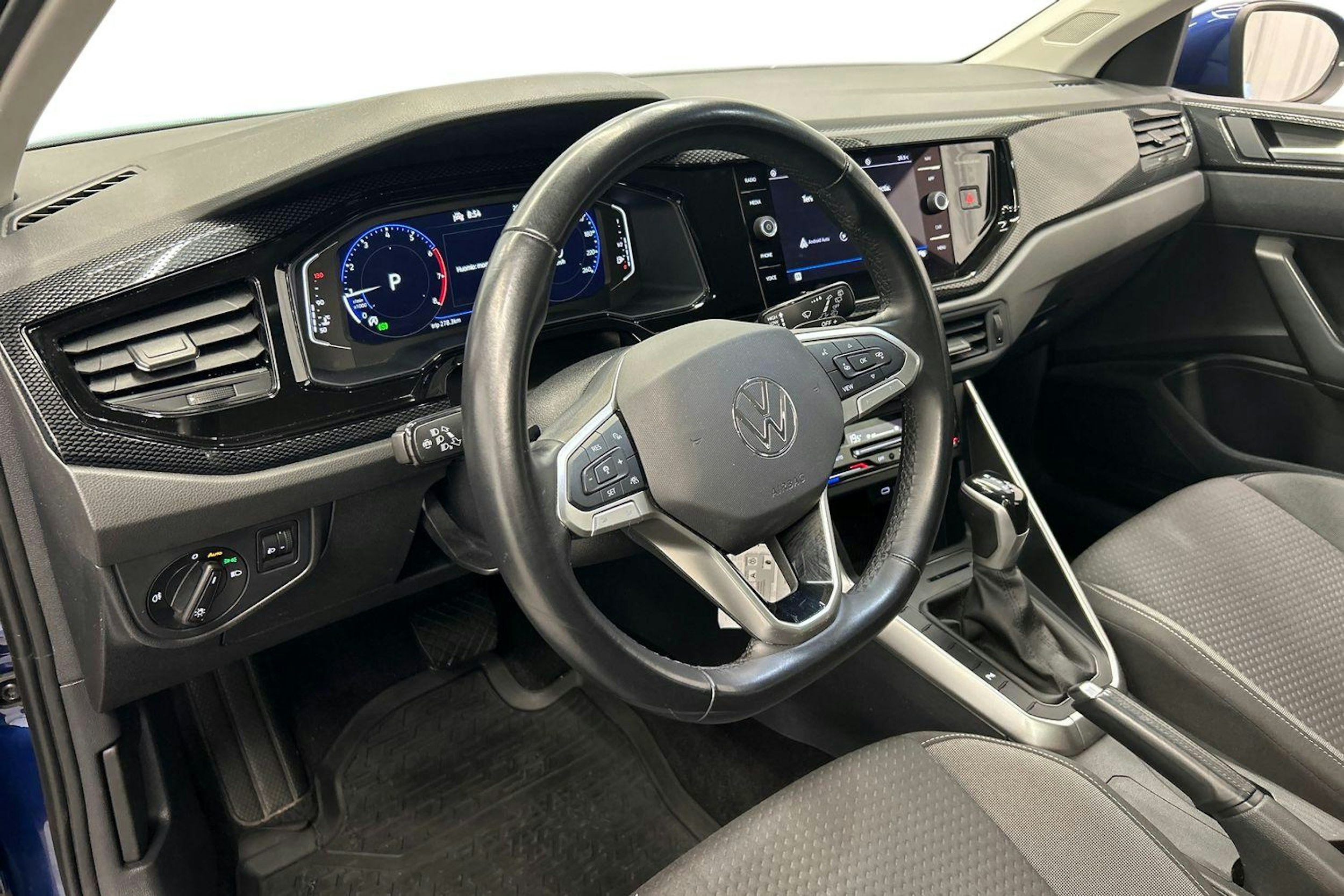 sininen Volkswagen Taigo 2023 kuva 4.
