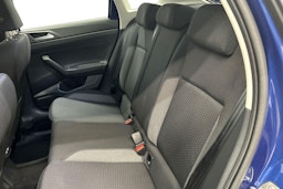 sininen Volkswagen Taigo 2023 kuva 7.