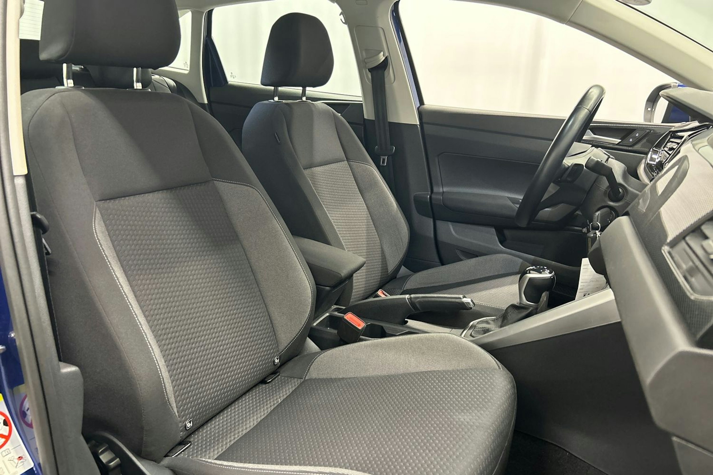 sininen Volkswagen Taigo 2023 kuva 11.