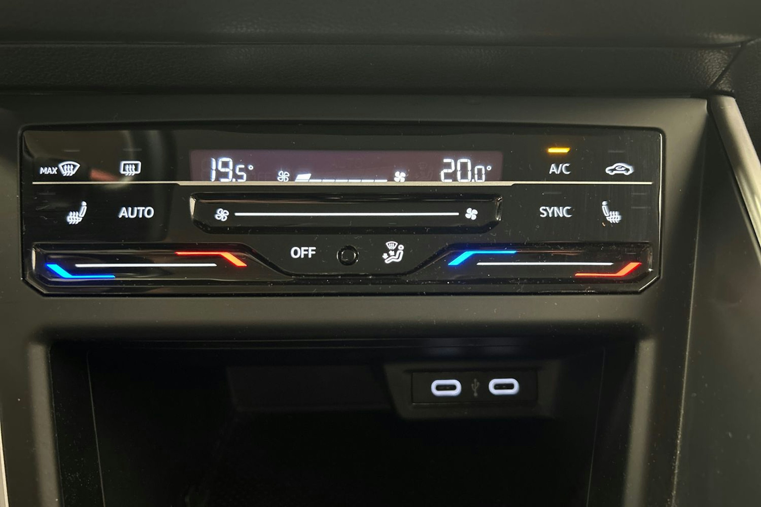 sininen Volkswagen Taigo 2023 kuva 20.