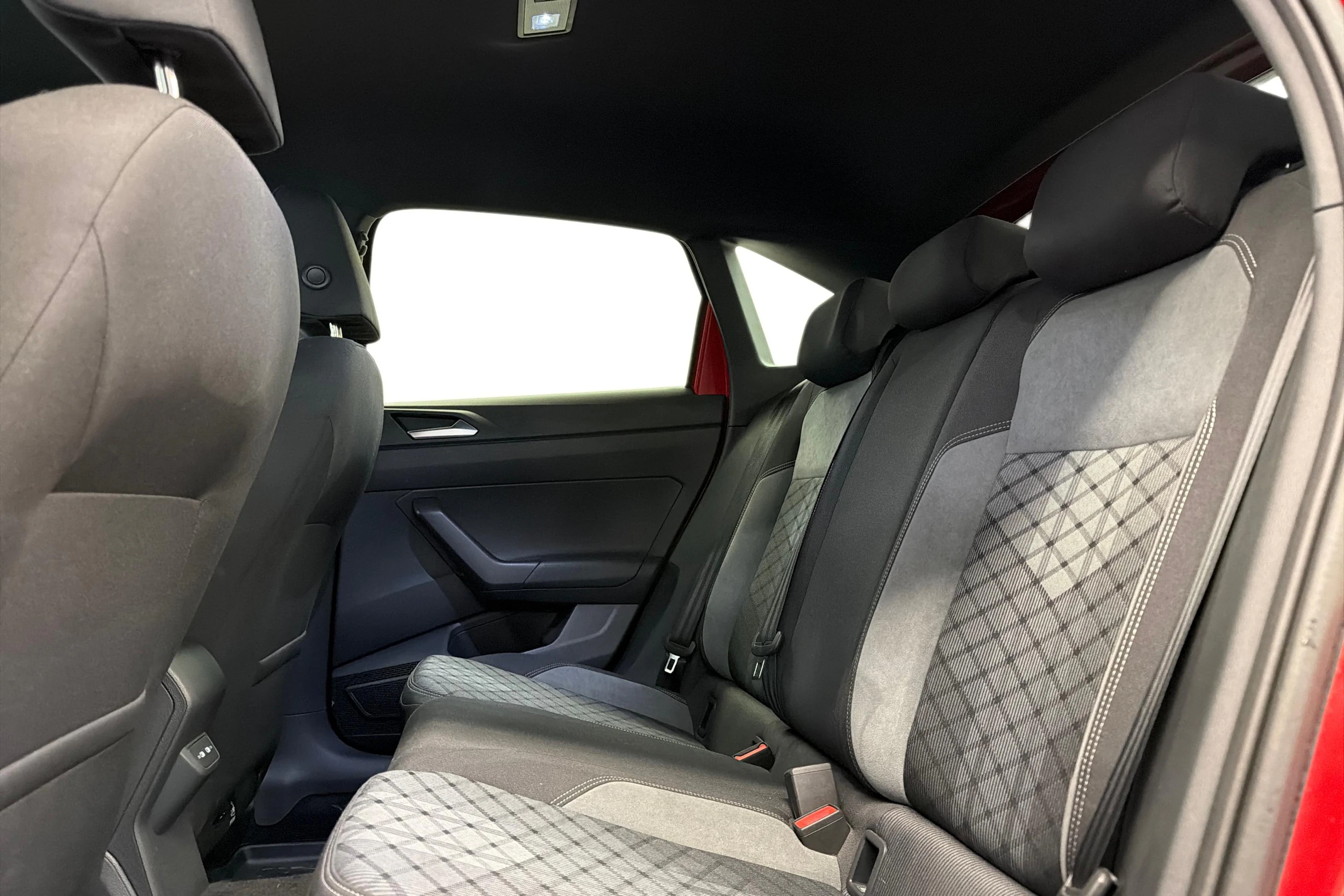 punainen Volkswagen Taigo 2023 kuva 8.
