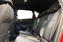 punainen Volkswagen Taigo 2023 kuva 8.