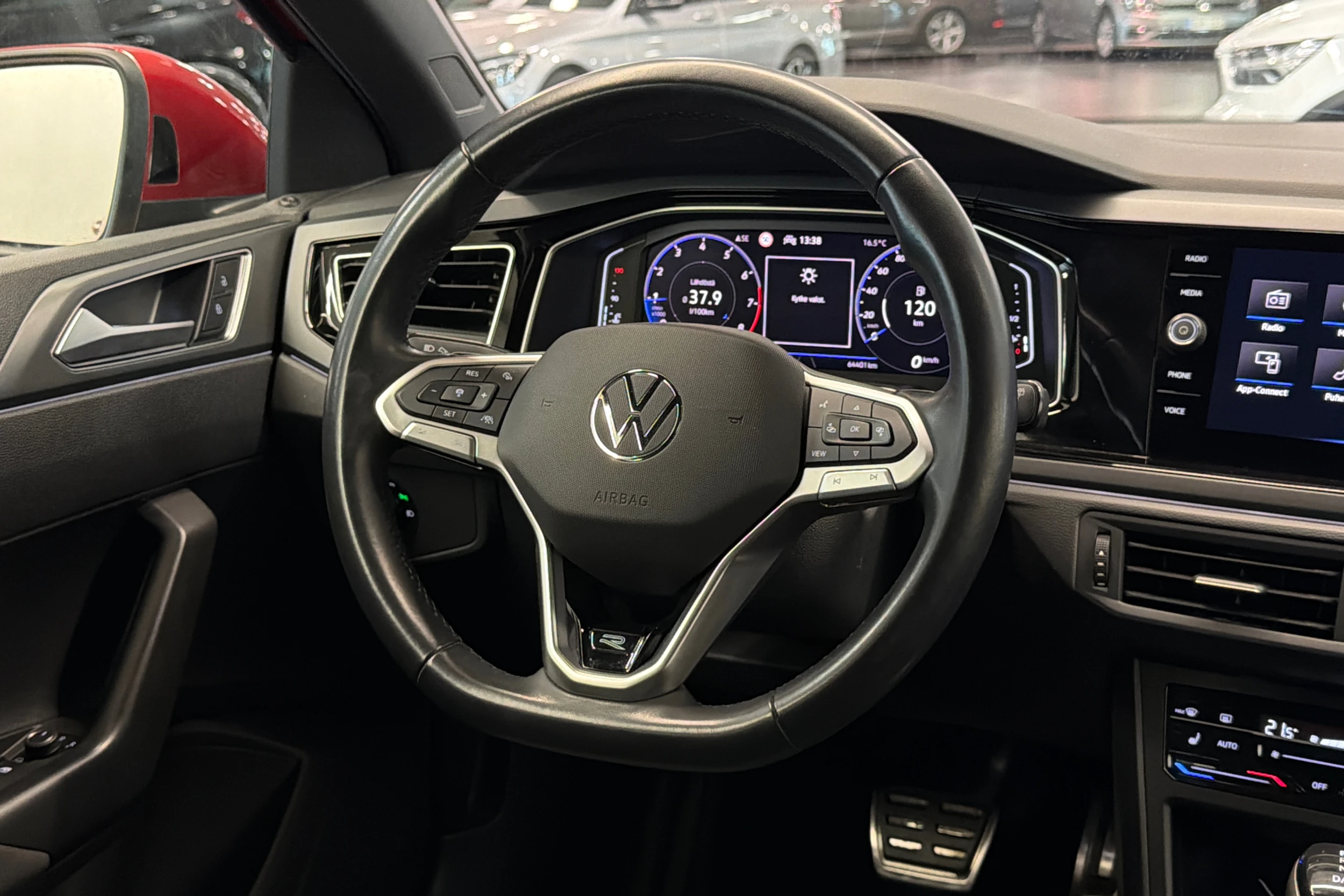 punainen Volkswagen Taigo 2023 kuva 13.