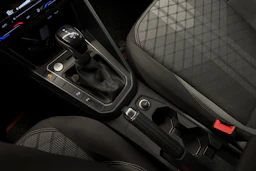 punainen Volkswagen Taigo 2023 kuva 18.