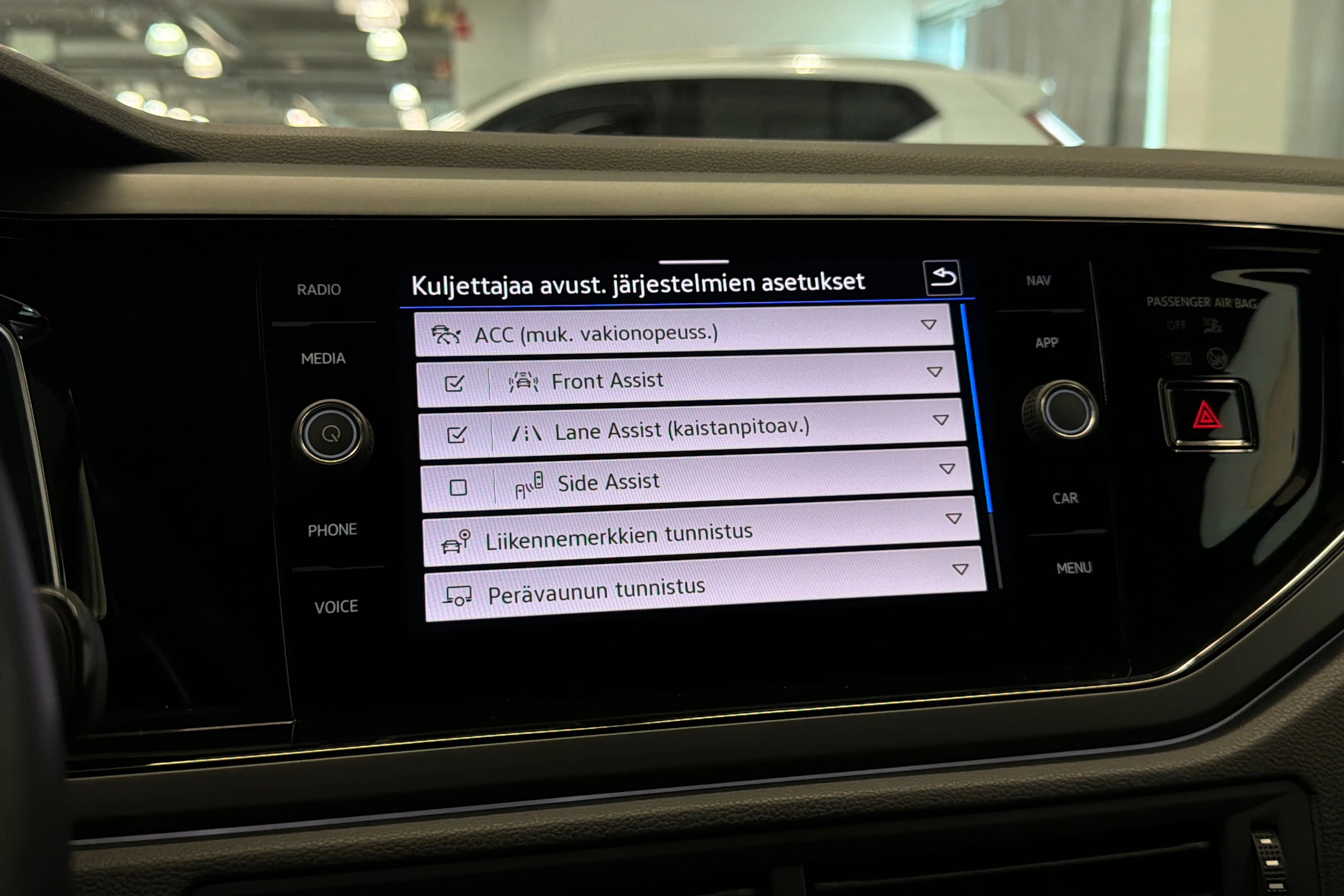 punainen Volkswagen Taigo 2023 kuva 21.