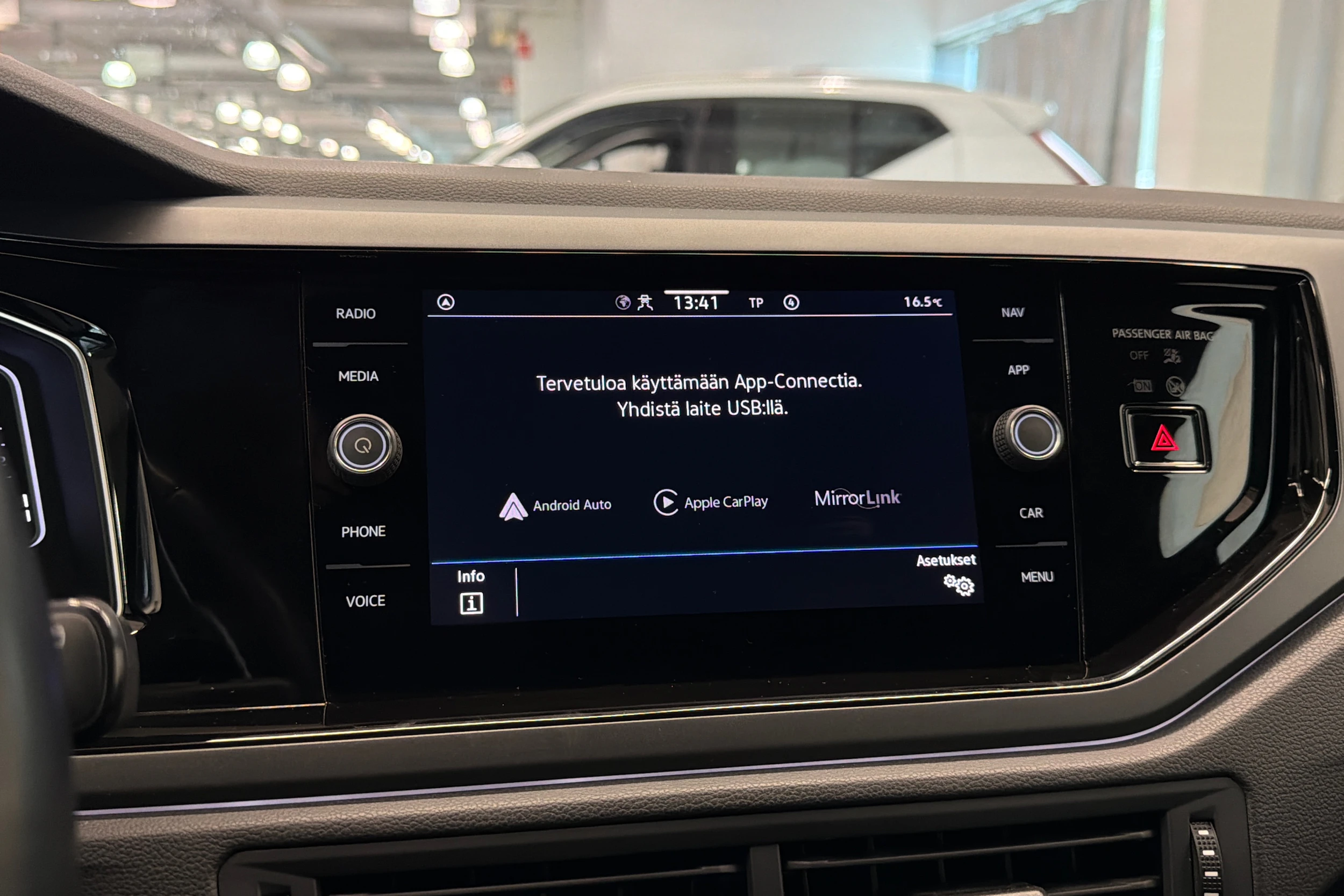 punainen Volkswagen Taigo 2023 kuva 22.