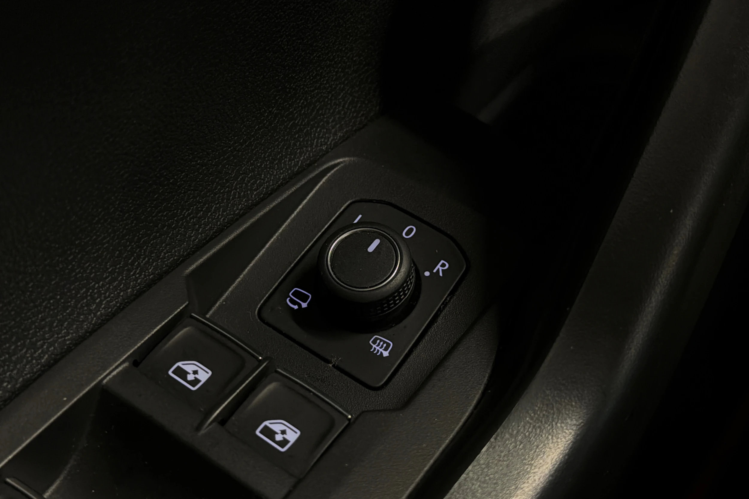 punainen Volkswagen Taigo 2023 kuva 27.