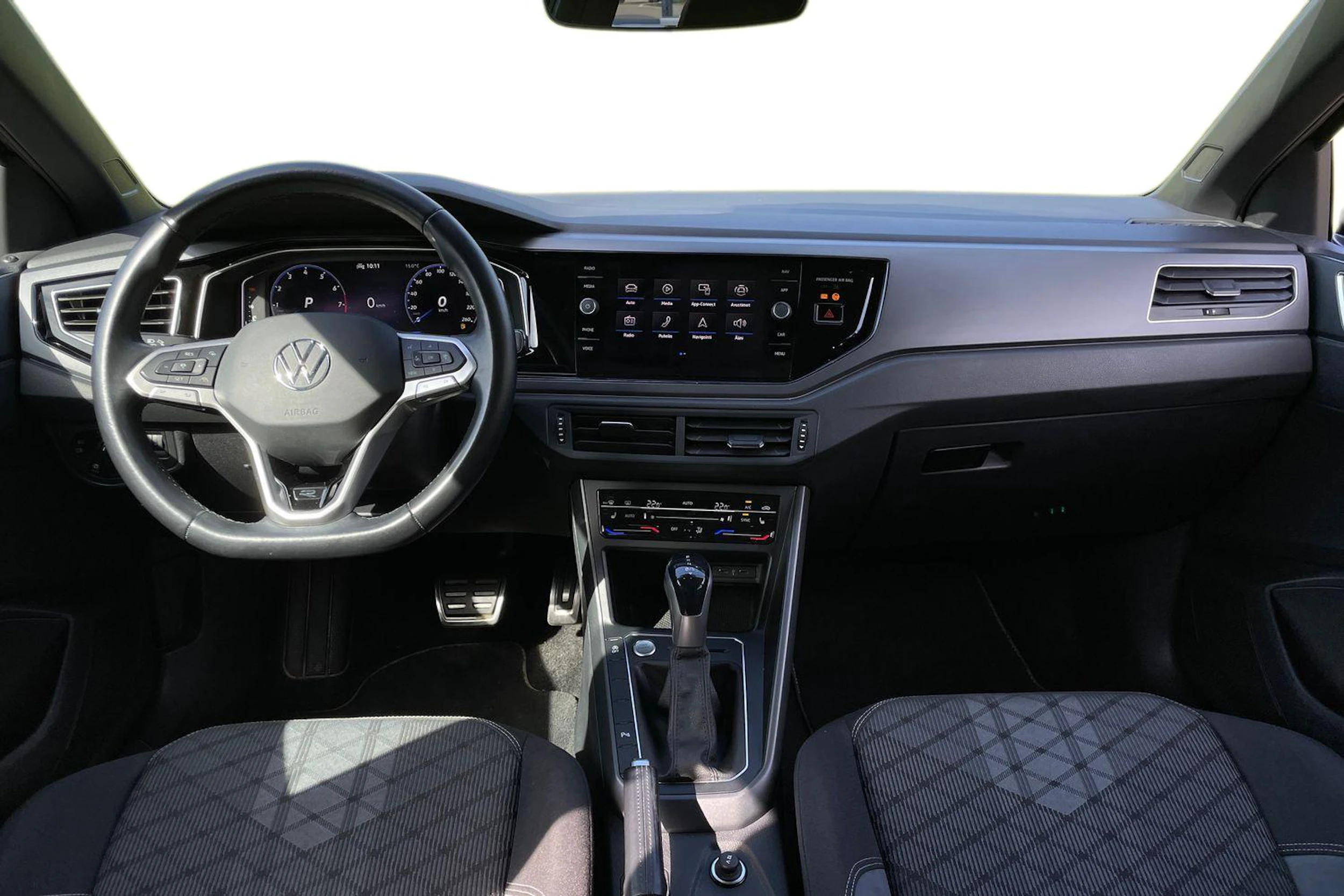 musta Volkswagen Taigo 2023 kuva 9.