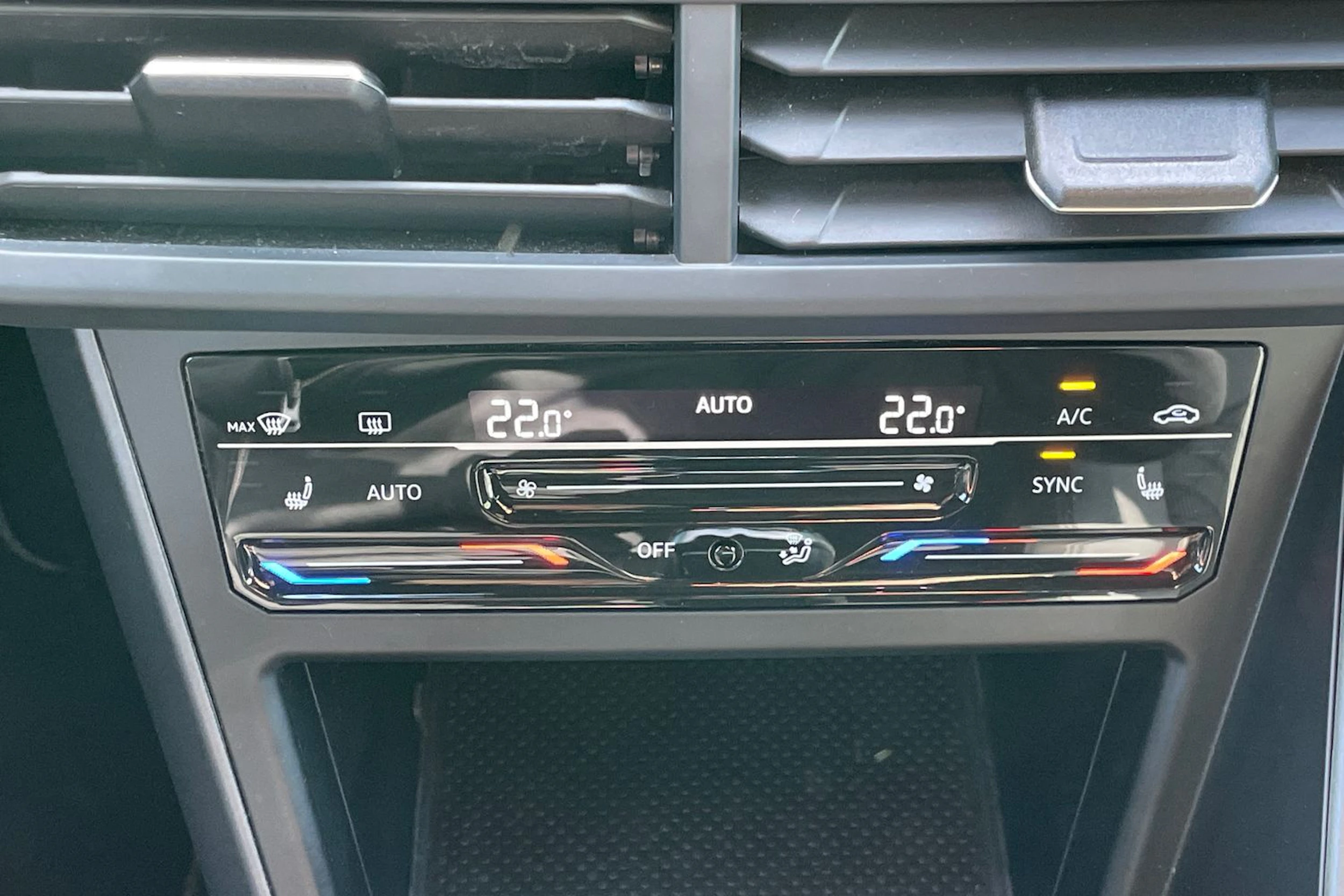 musta Volkswagen Taigo 2023 kuva 21.