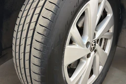 musta Volkswagen Taigo 2023 kuva 10.