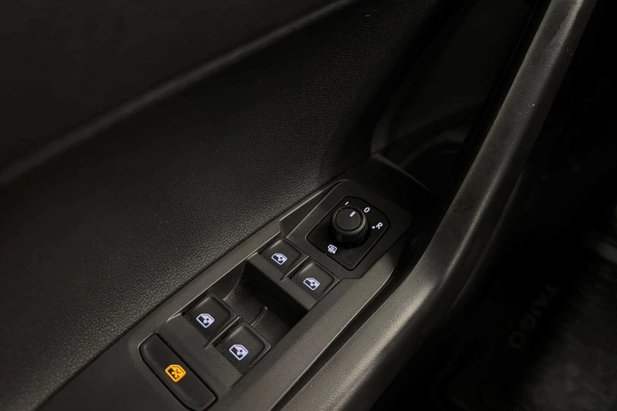 musta Volkswagen Taigo 2023 kuva 15.