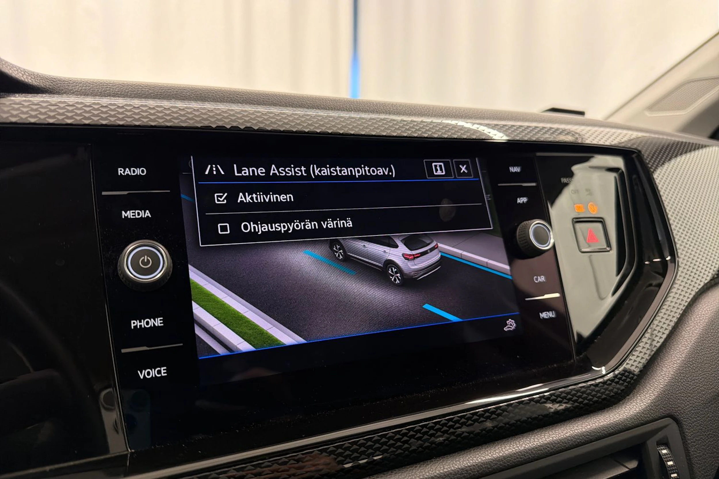musta Volkswagen Taigo 2023 kuva 18.