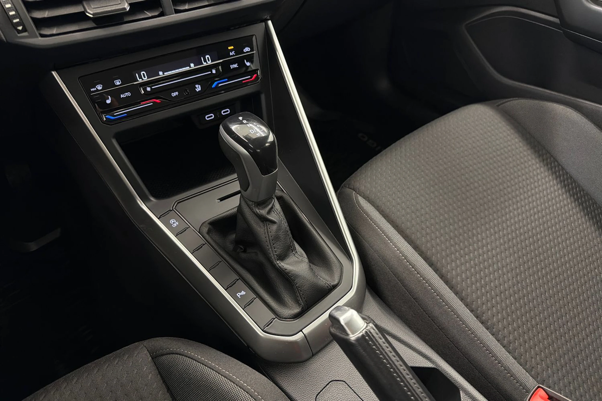 musta Volkswagen Taigo 2023 kuva 23.