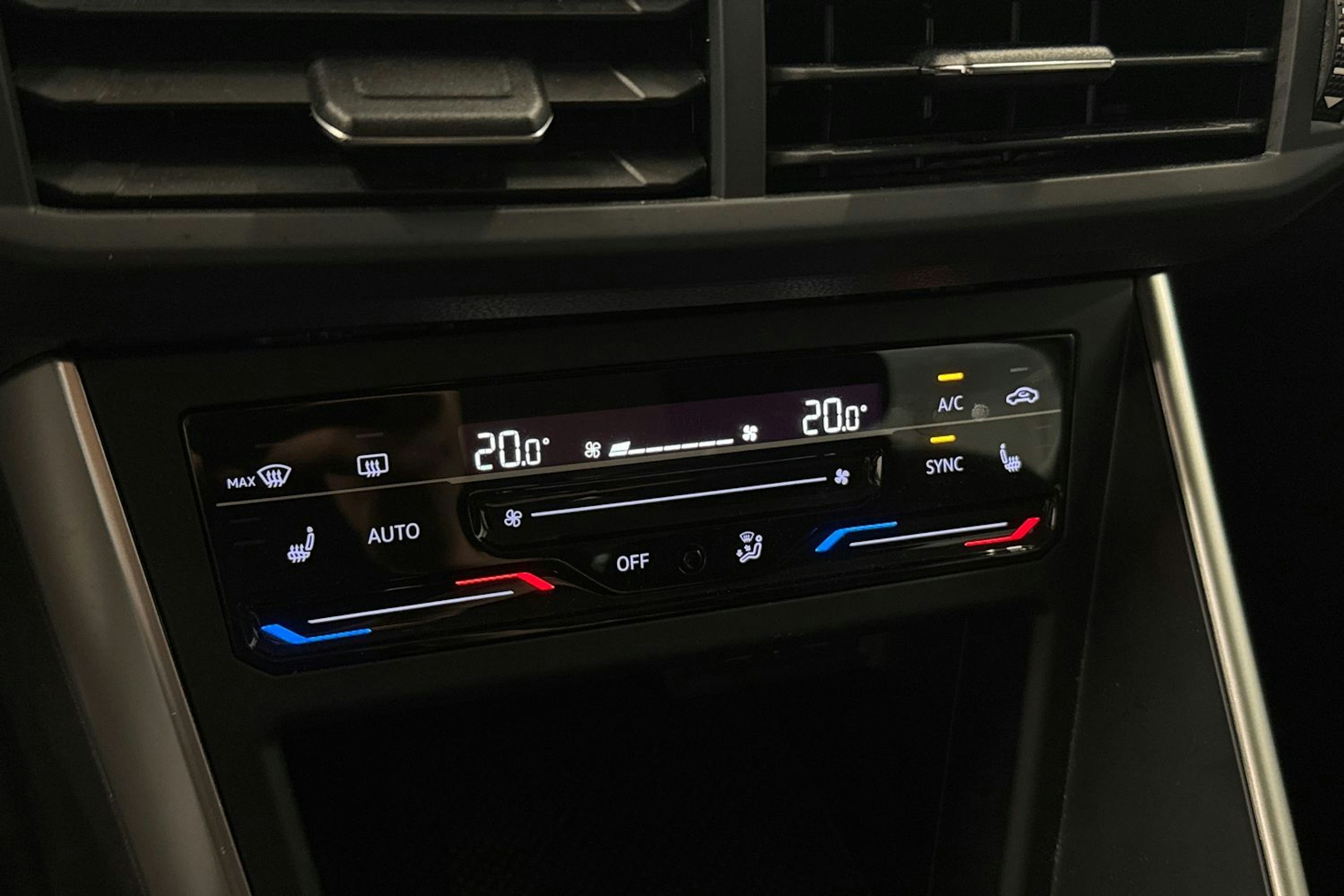 valkoinen Volkswagen Taigo 2023 kuva 22.