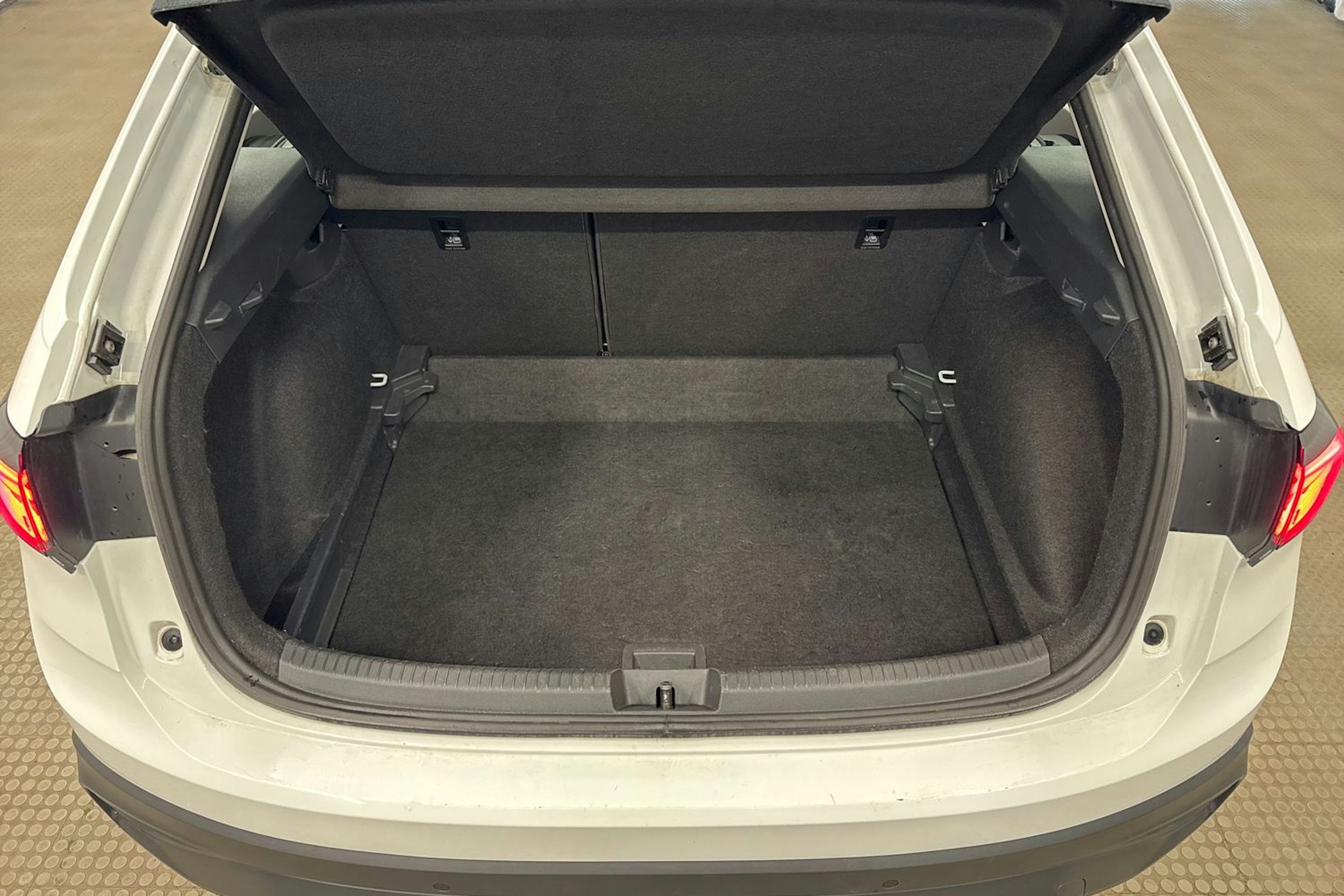 valkoinen Volkswagen Taigo 2023 kuva 25.