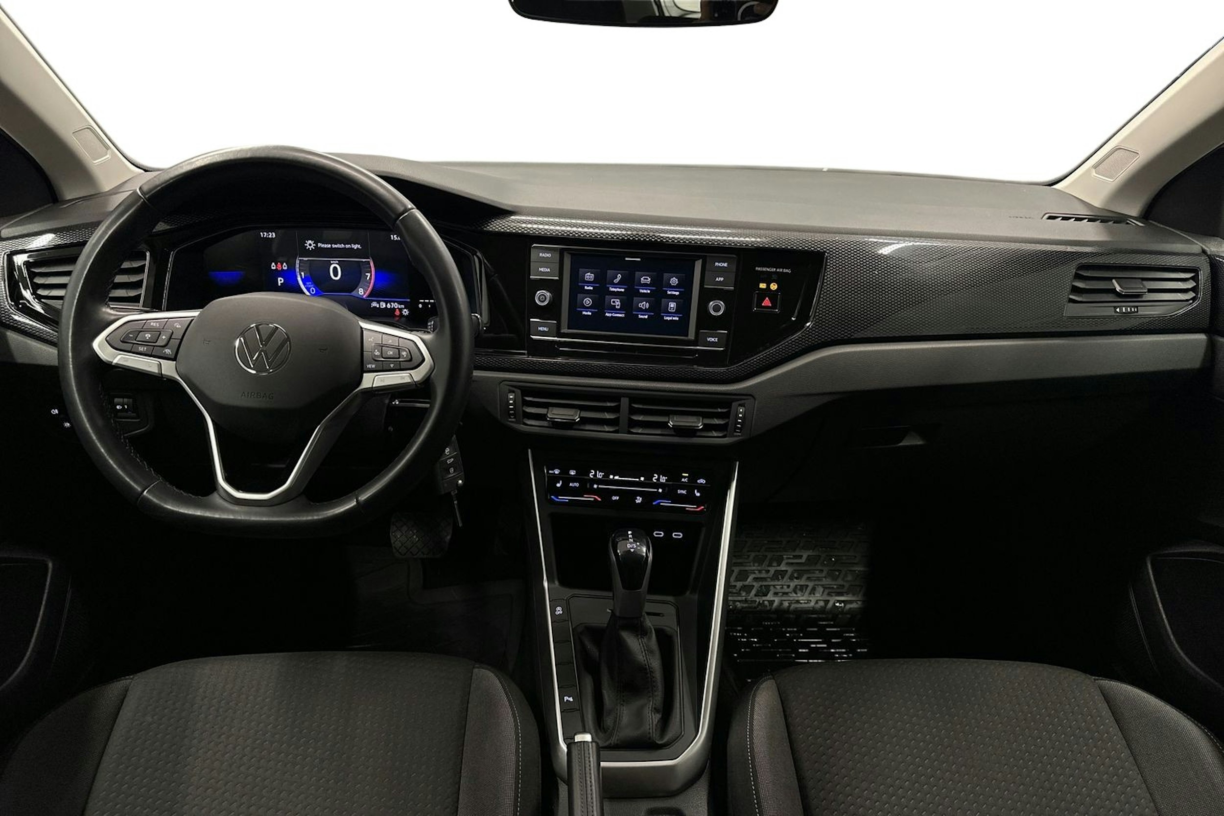 valkoinen Volkswagen Taigo 2023 kuva 9.