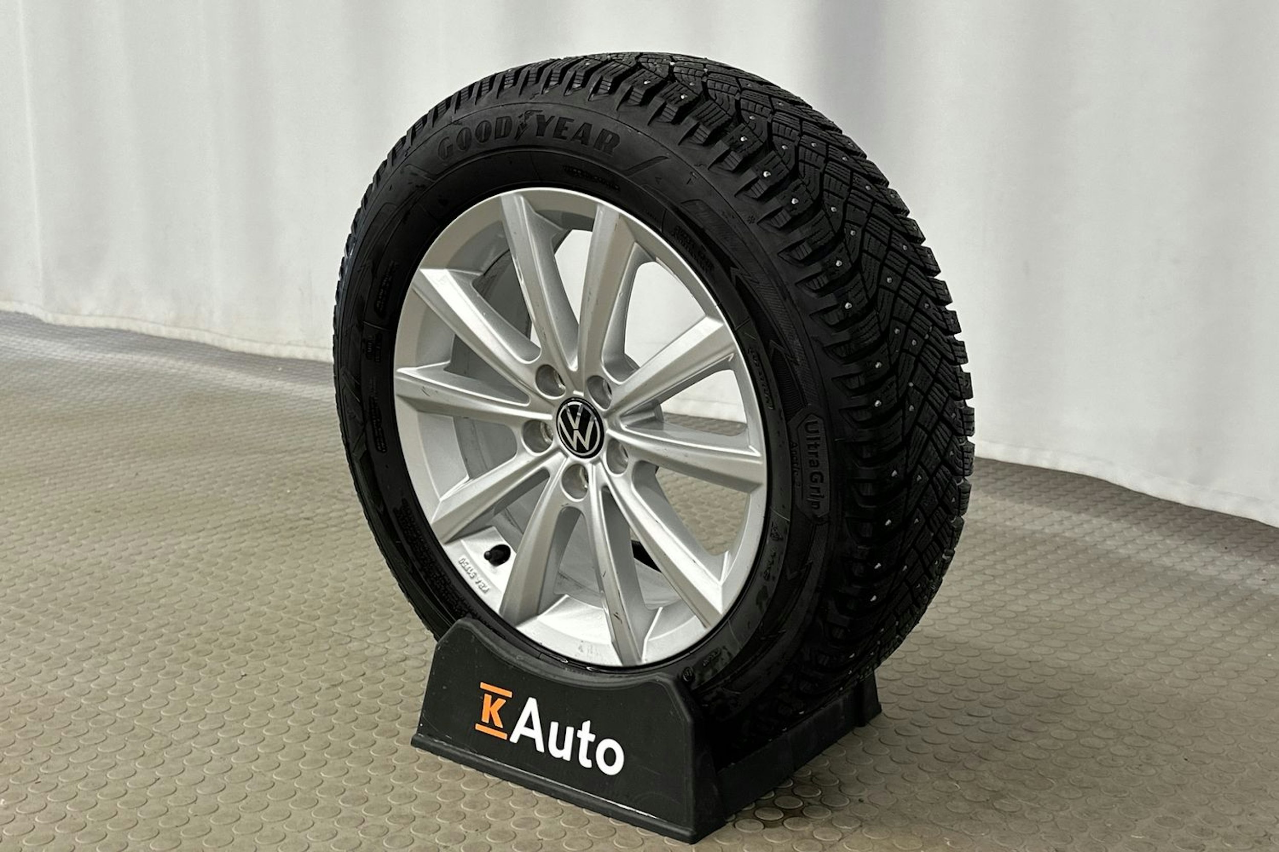 valkoinen Volkswagen Taigo 2023 kuva 13.