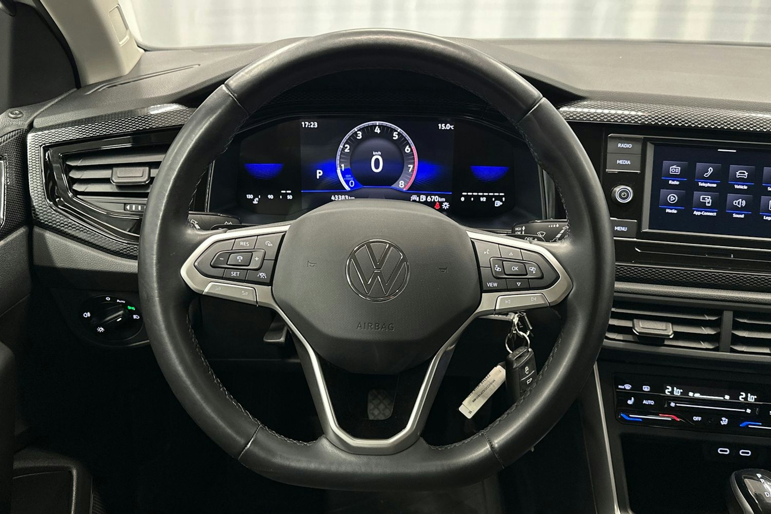 valkoinen Volkswagen Taigo 2023 kuva 15.