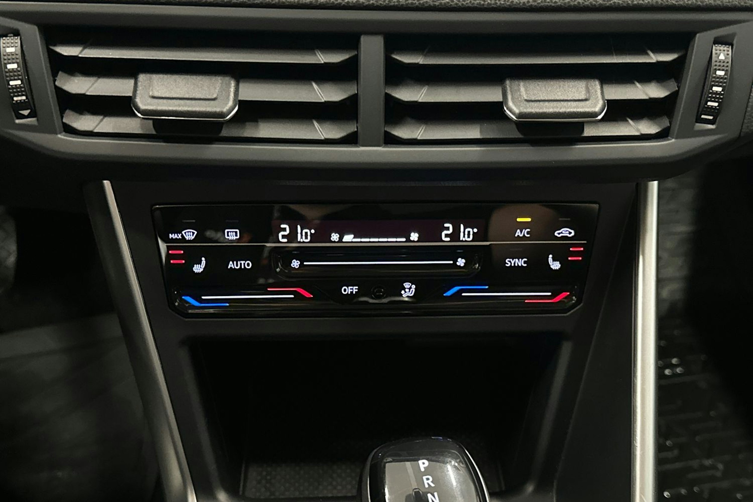 valkoinen Volkswagen Taigo 2023 kuva 21.