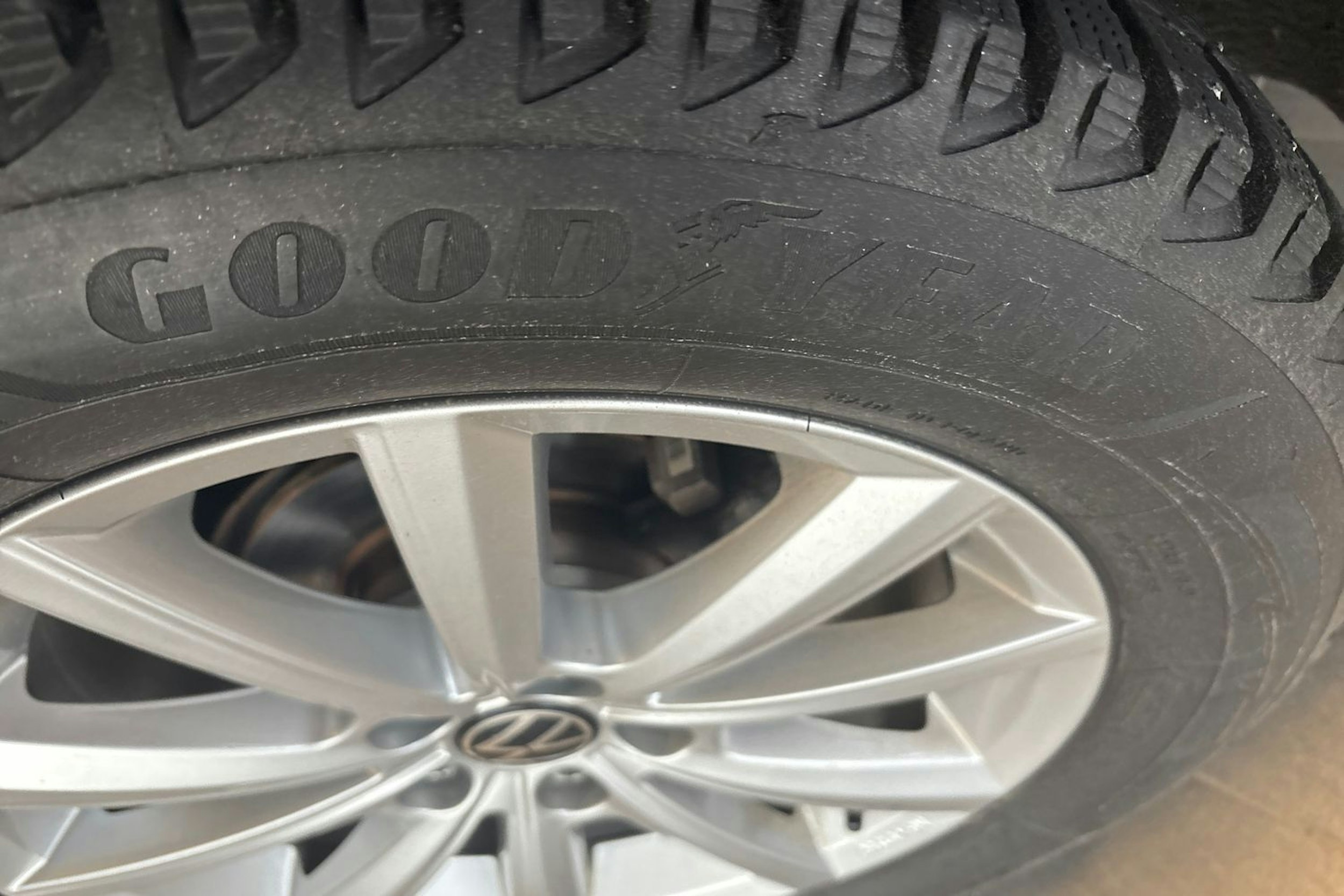 Punainen Volkswagen Taigo 2023 kuva 13.